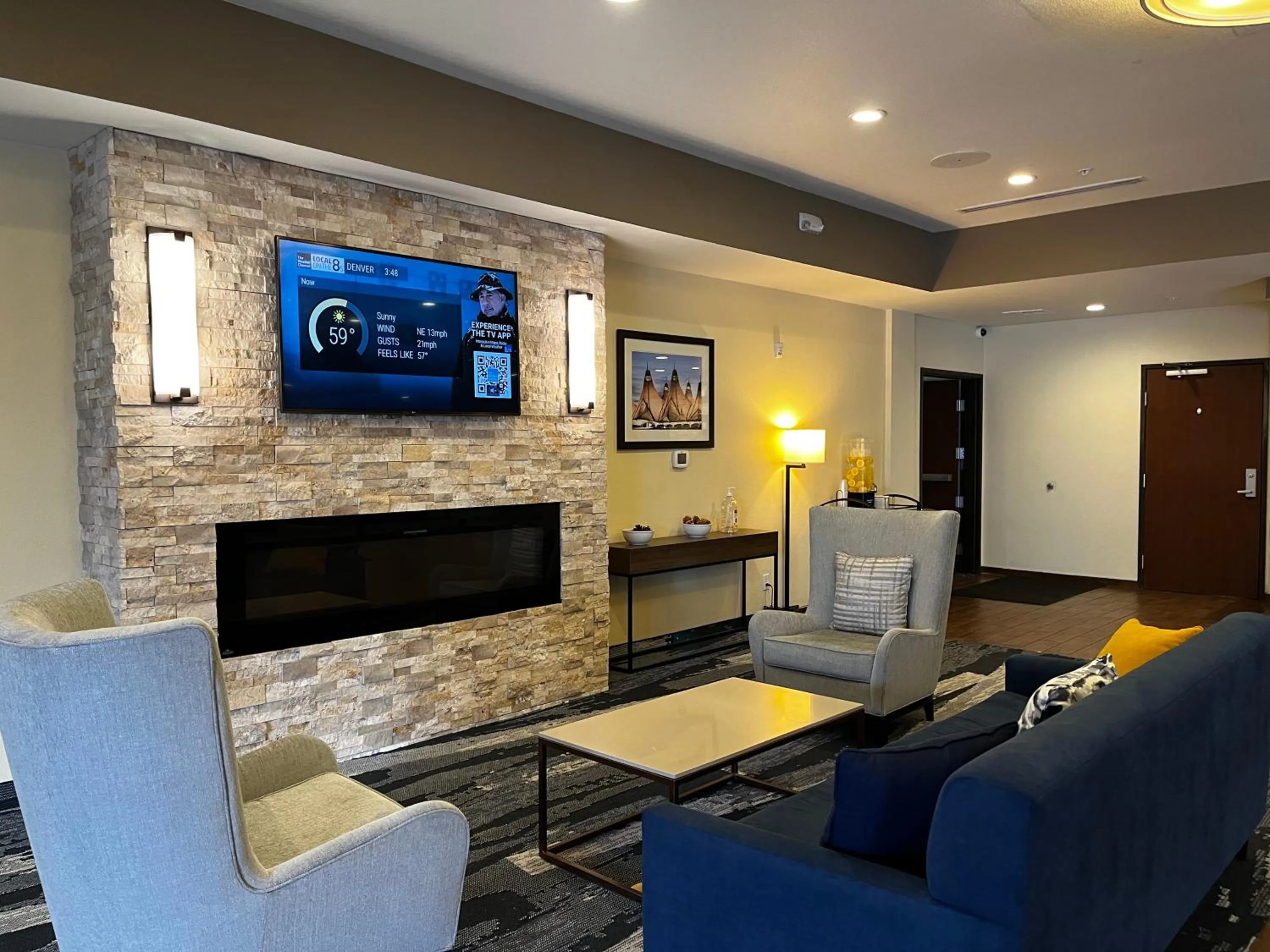 Lobby or reception in Comfort Suites Denver International Airport