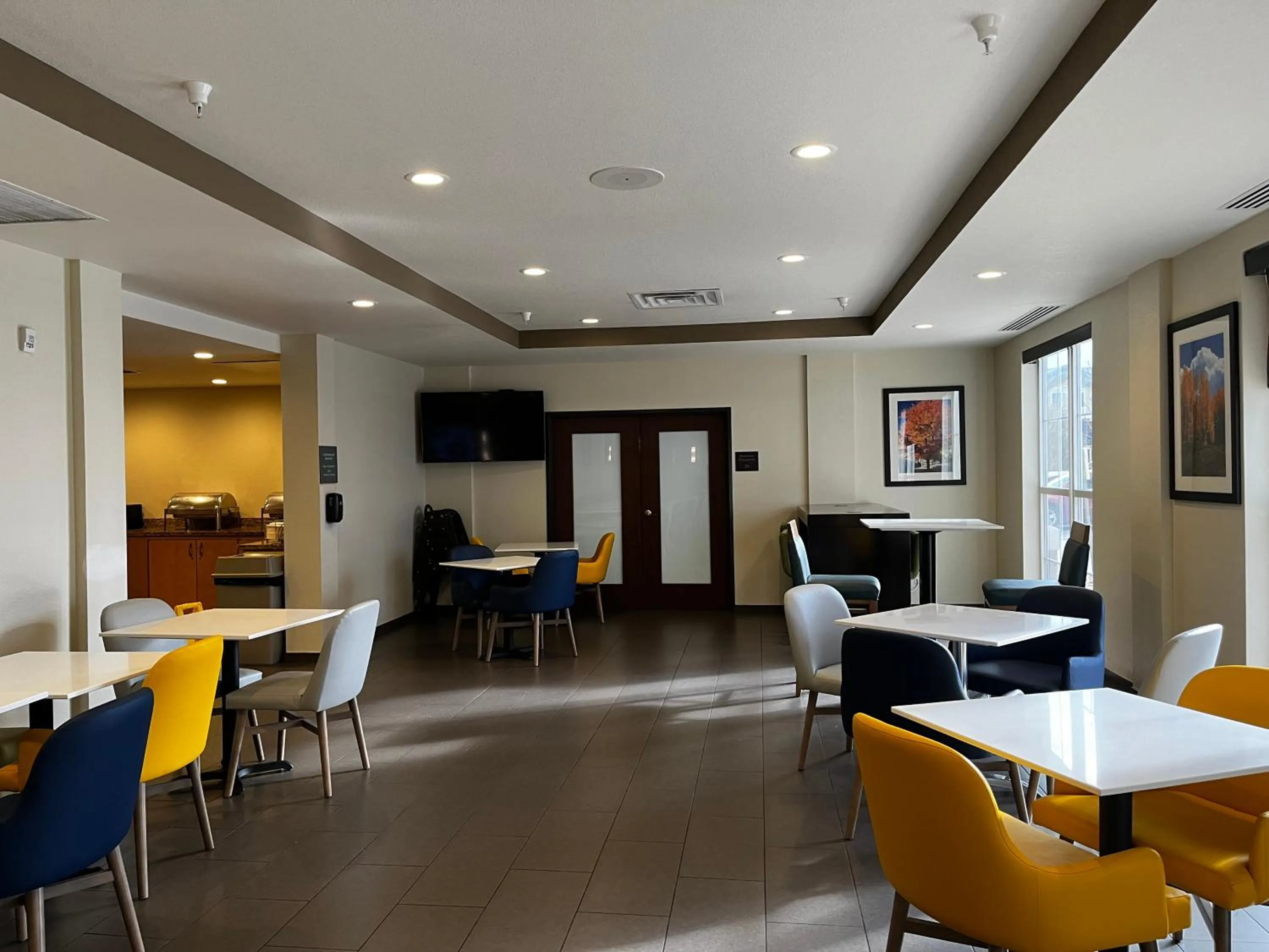 Breakfast in Comfort Suites Denver International Airport