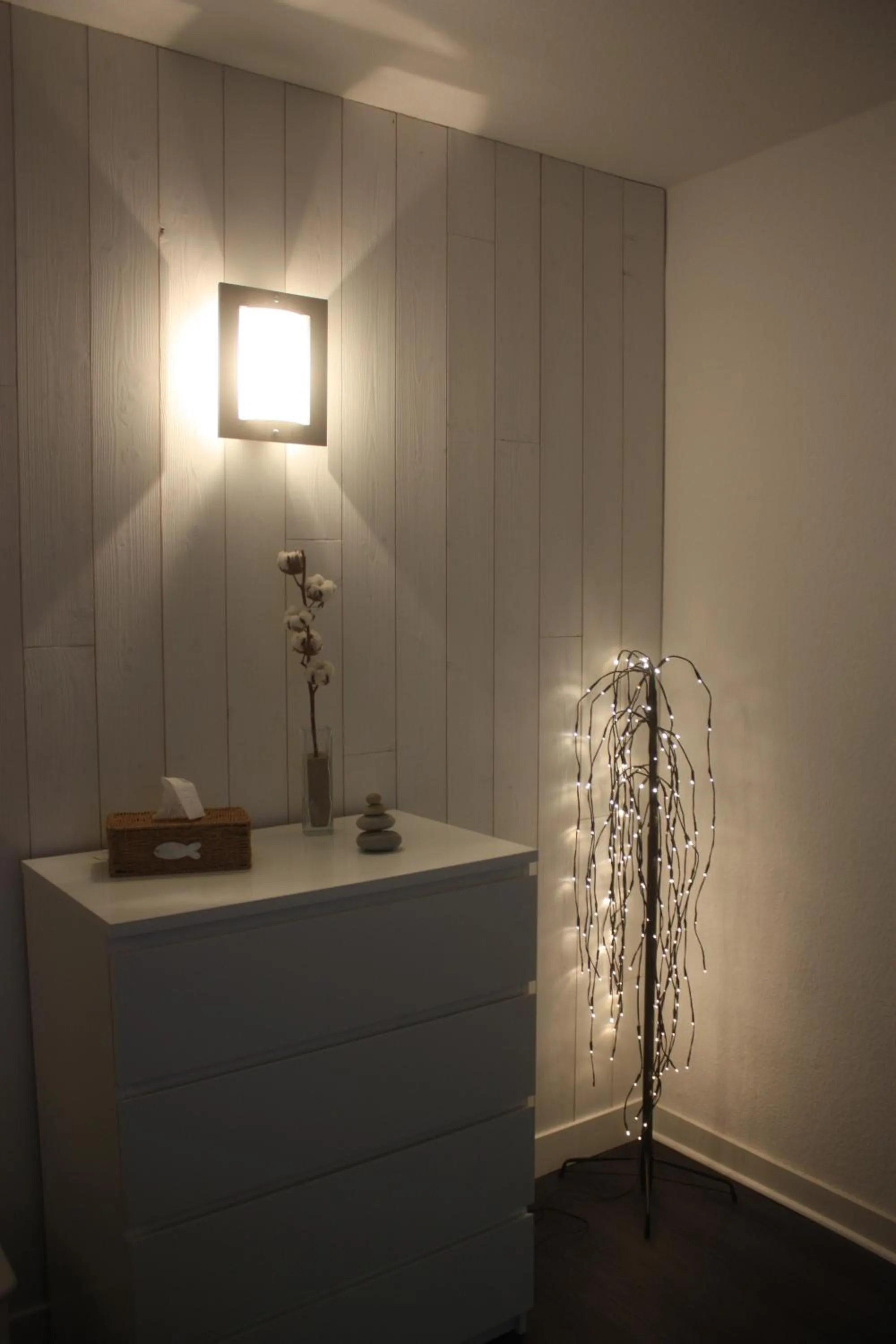 Decorative detail in Logis Latitude Ouest Hôtel Restaurant & Spa