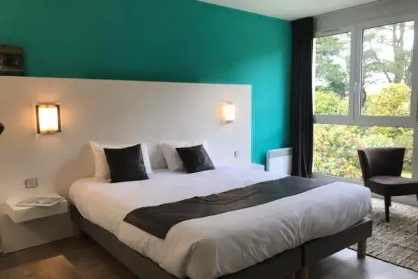 Premium Quadruple Room in Logis Latitude Ouest Hôtel Restaurant & Spa Premium Quadruple Room in Logis Latitude Ouest Hôtel Restaurant & Spa