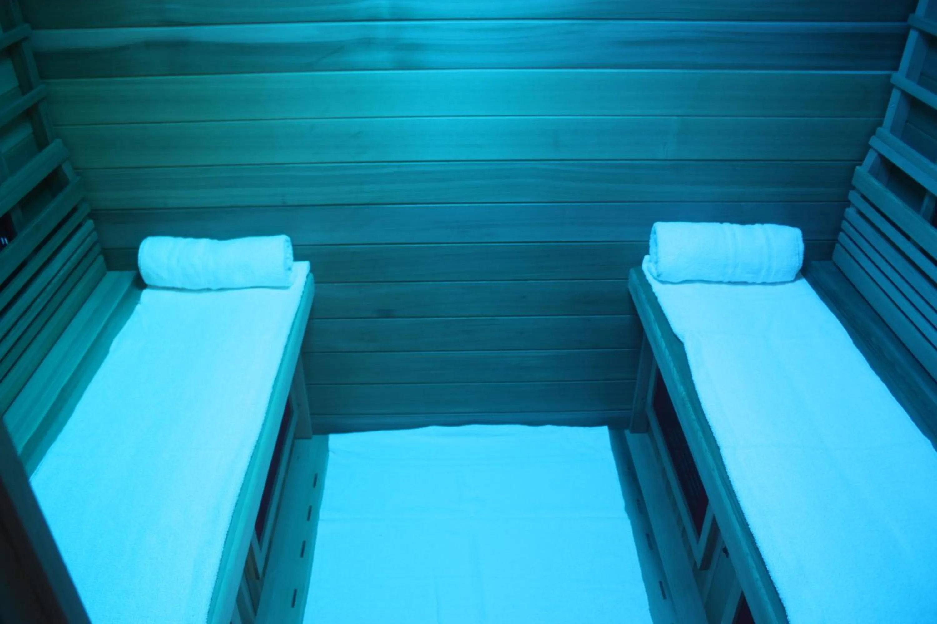 Spa and wellness centre/facilities, Bed in Logis Latitude Ouest Hôtel Restaurant & Spa