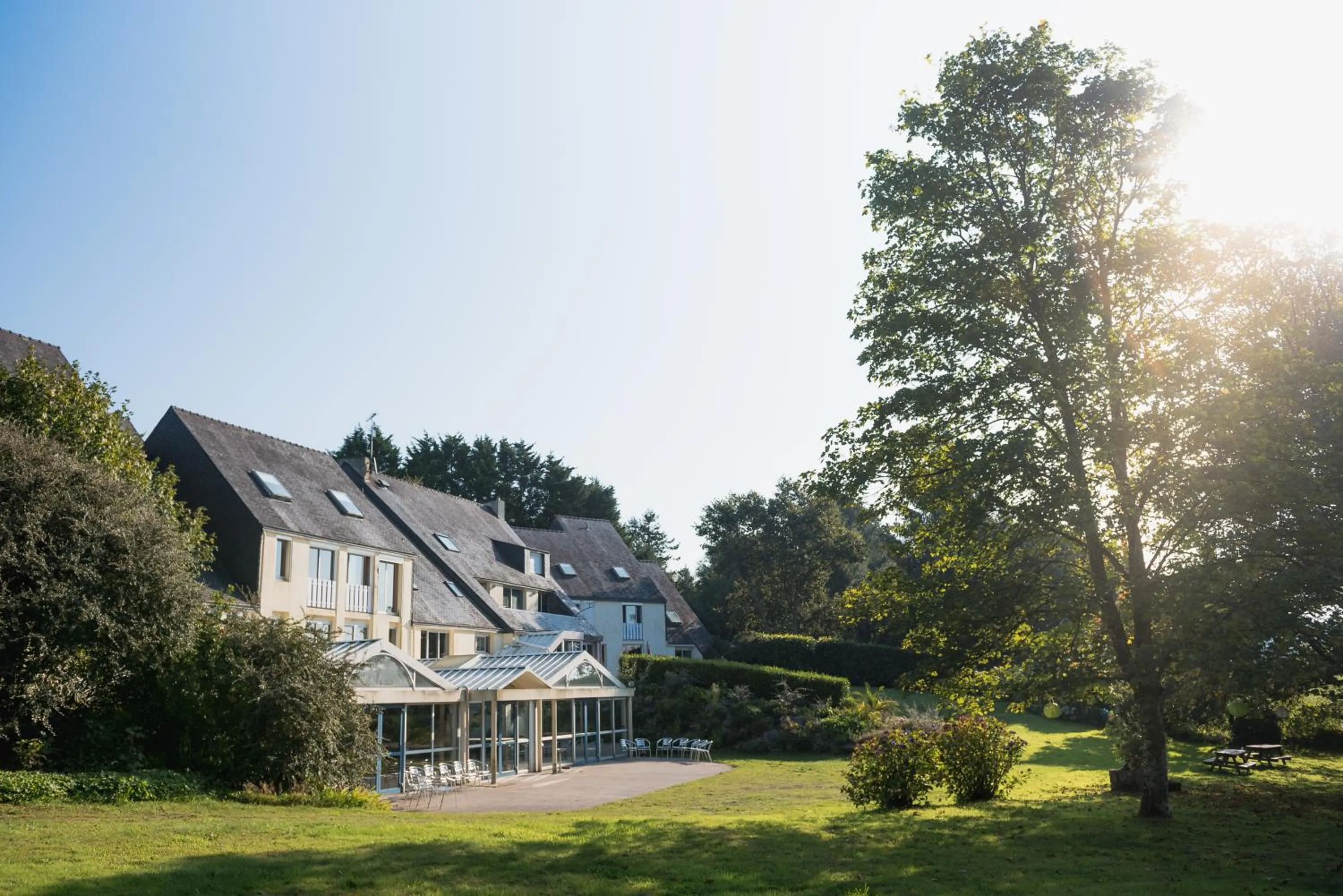 Property building in Logis Latitude Ouest Hôtel Restaurant & Spa