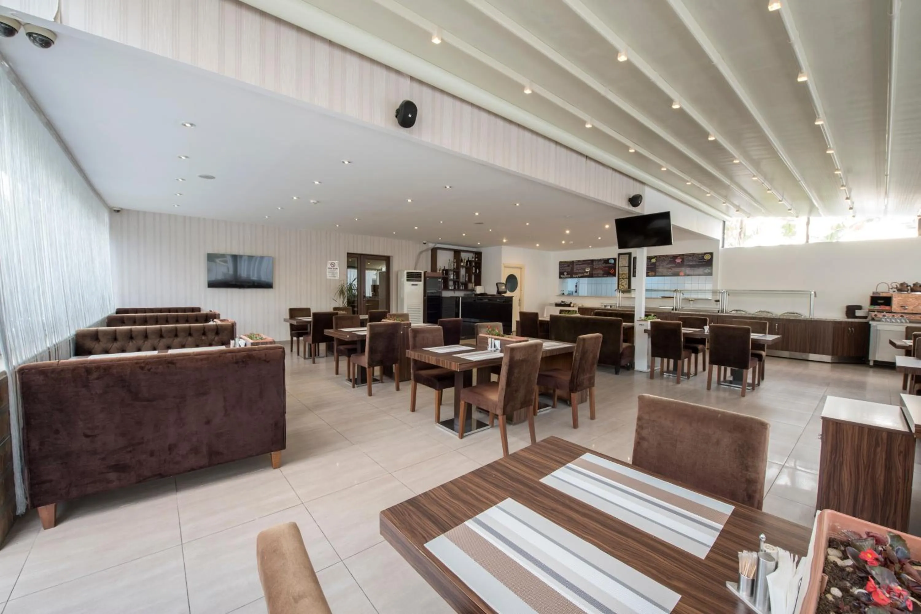 Restaurant/places to eat in Blueberry Boutique Hotel