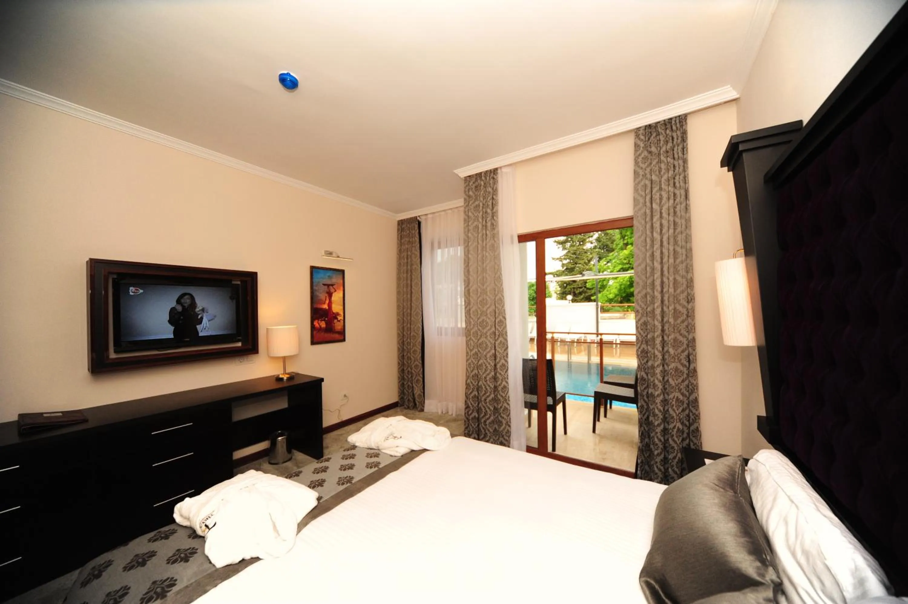 TV and multimedia, Bed in Blueberry Boutique Hotel