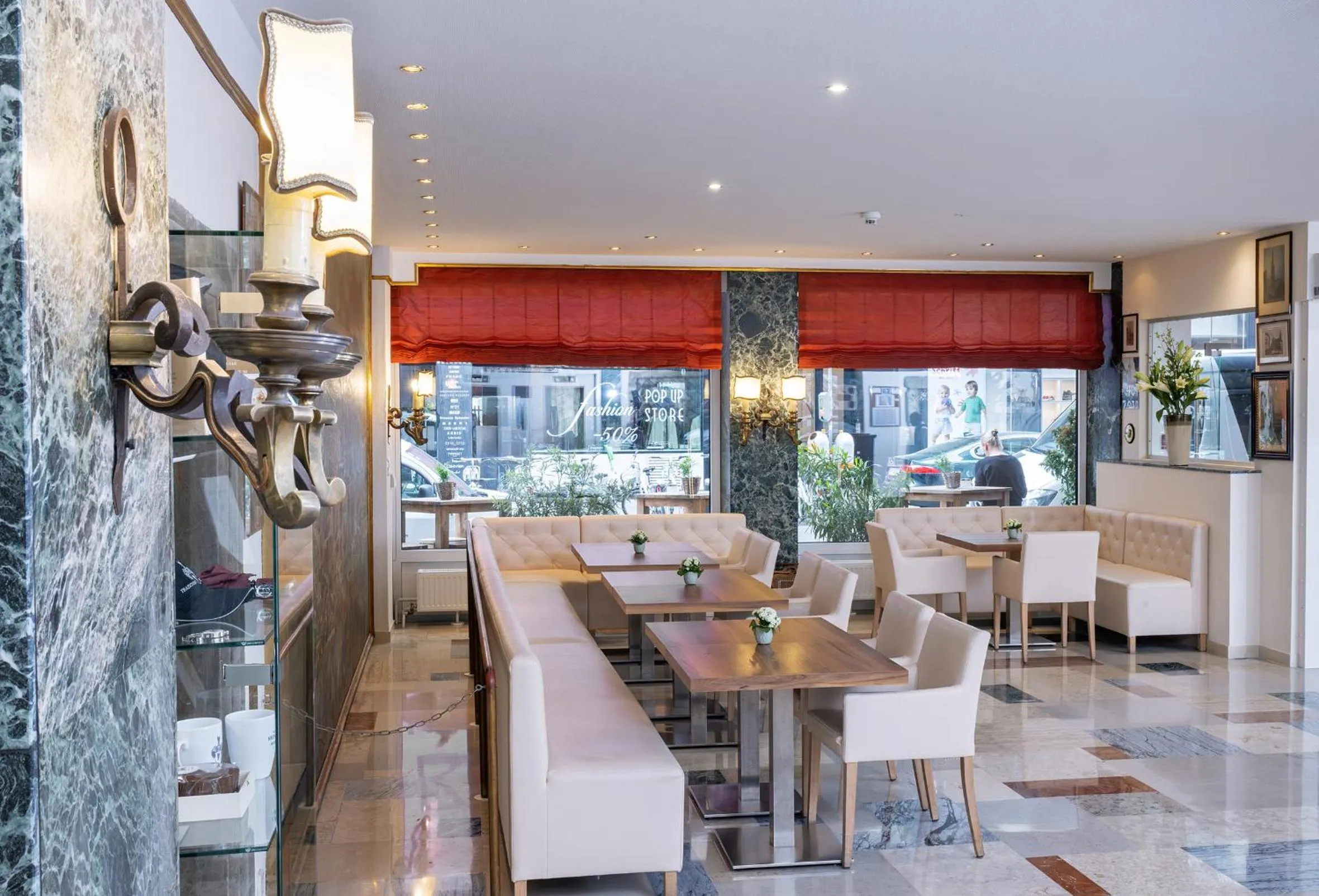 Lobby or reception in Hotel Royal