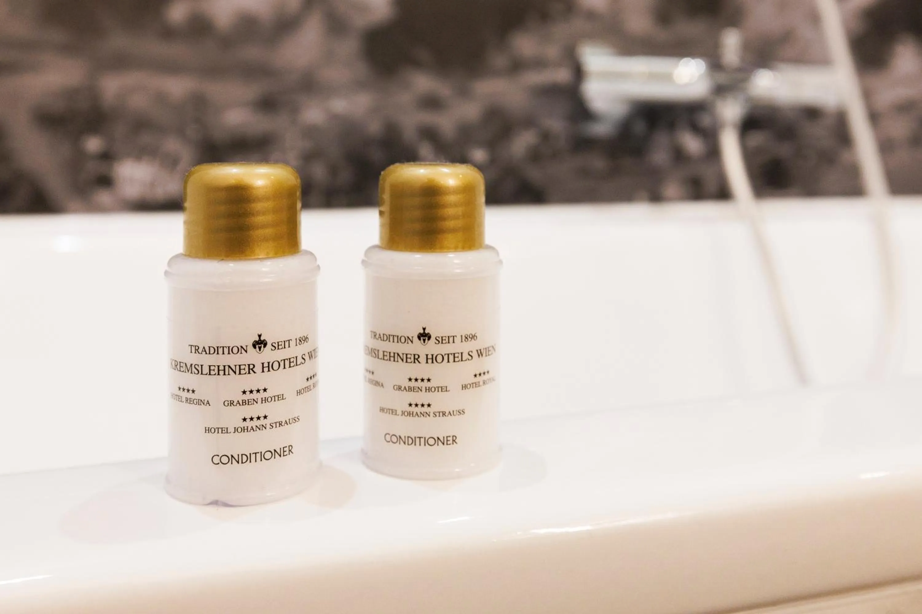 Bathroom in Hotel Royal