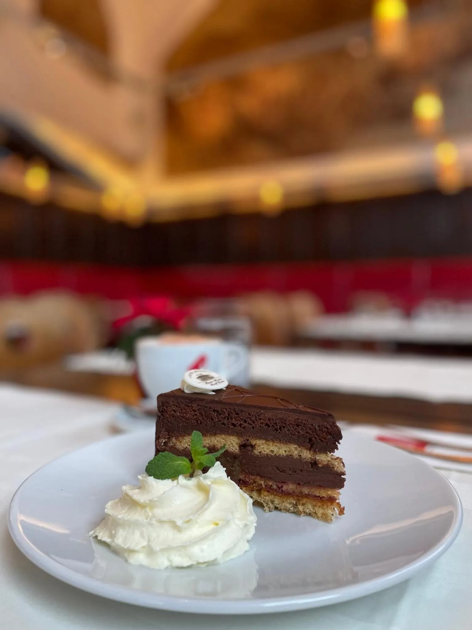 Restaurant/places to eat in Hotel Regina