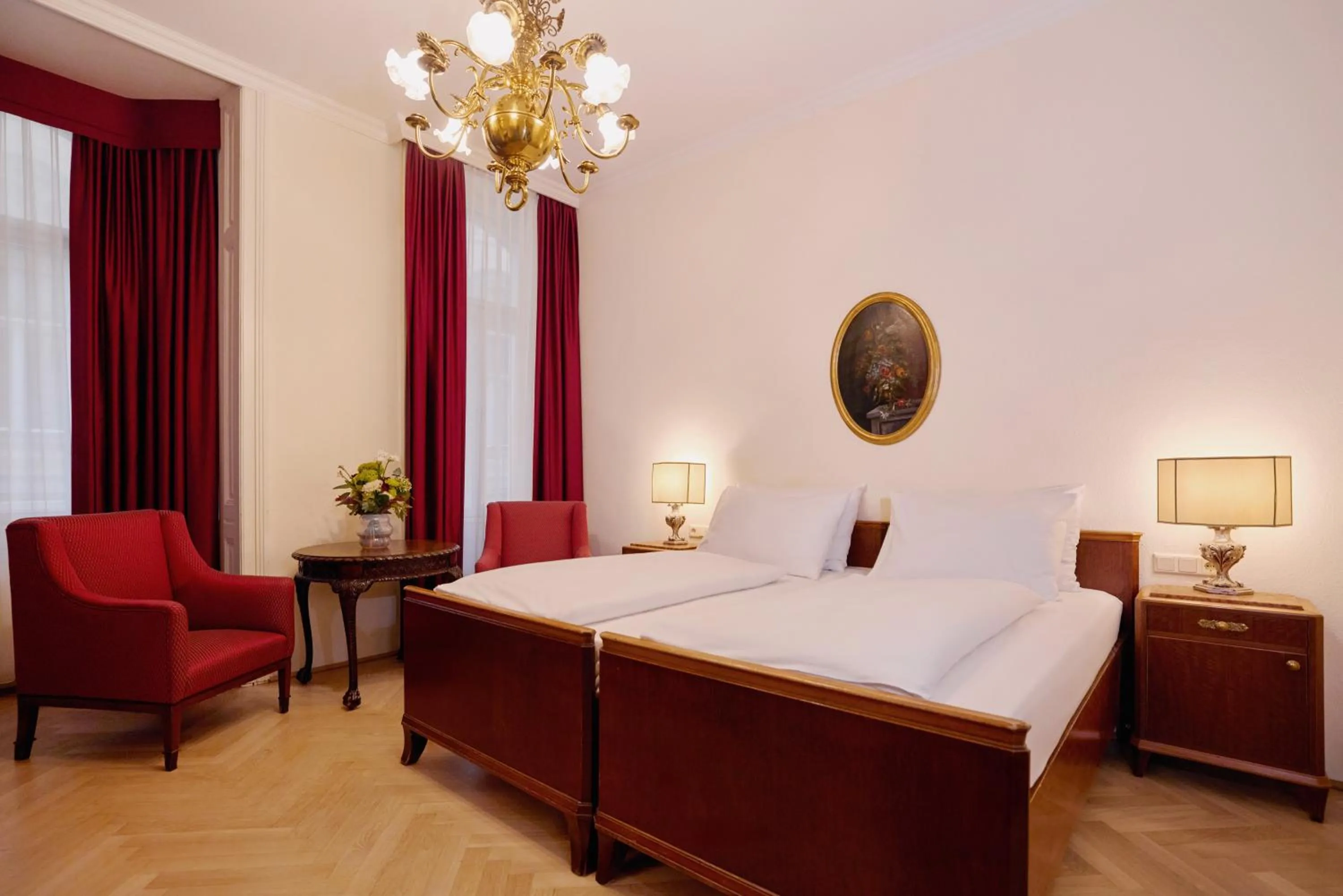 Photo of the whole room, Bed in Graben Hotel
