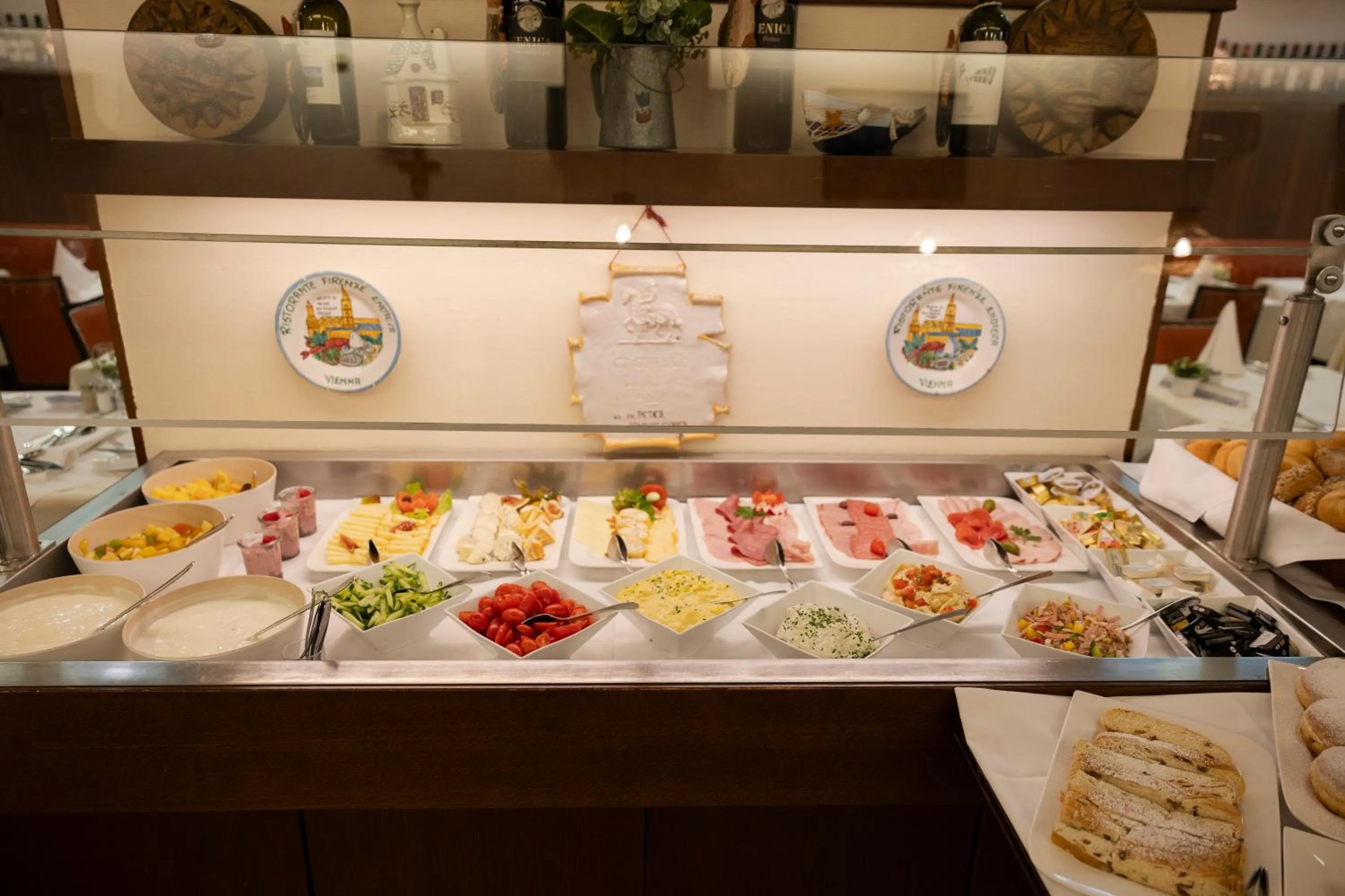 Buffet breakfast in Graben Hotel