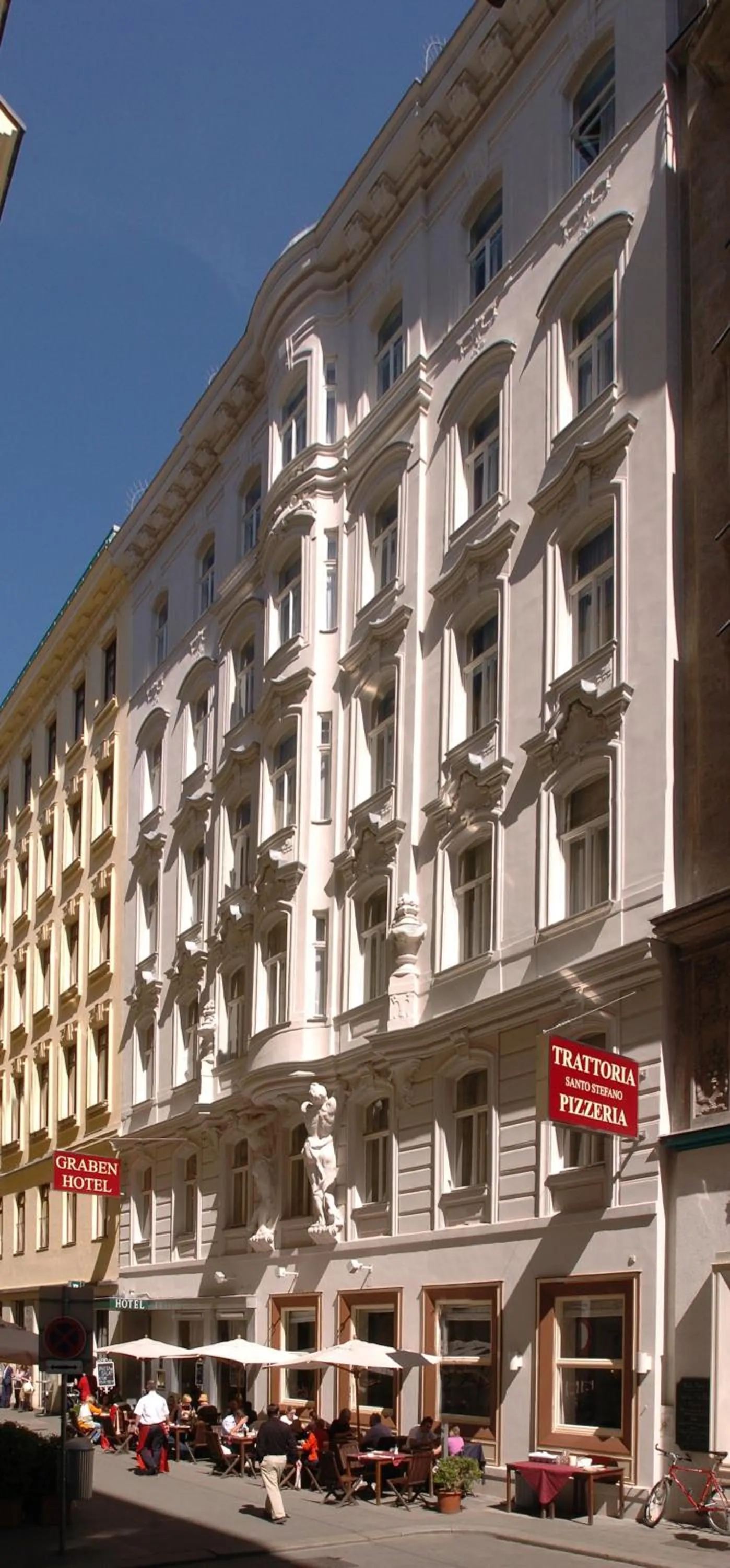Facade/entrance in Graben Hotel