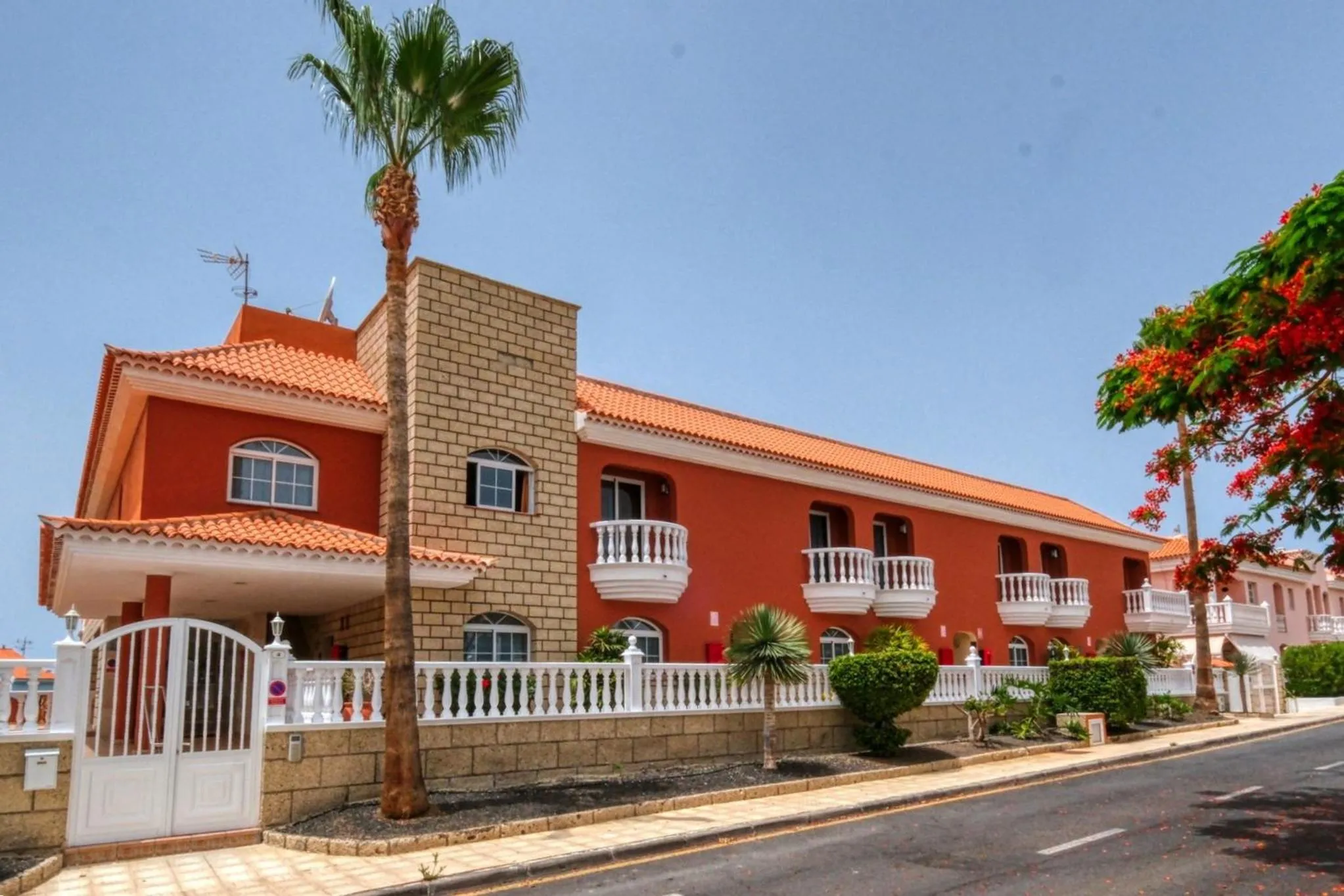Property building in Apartamentos Callaomar