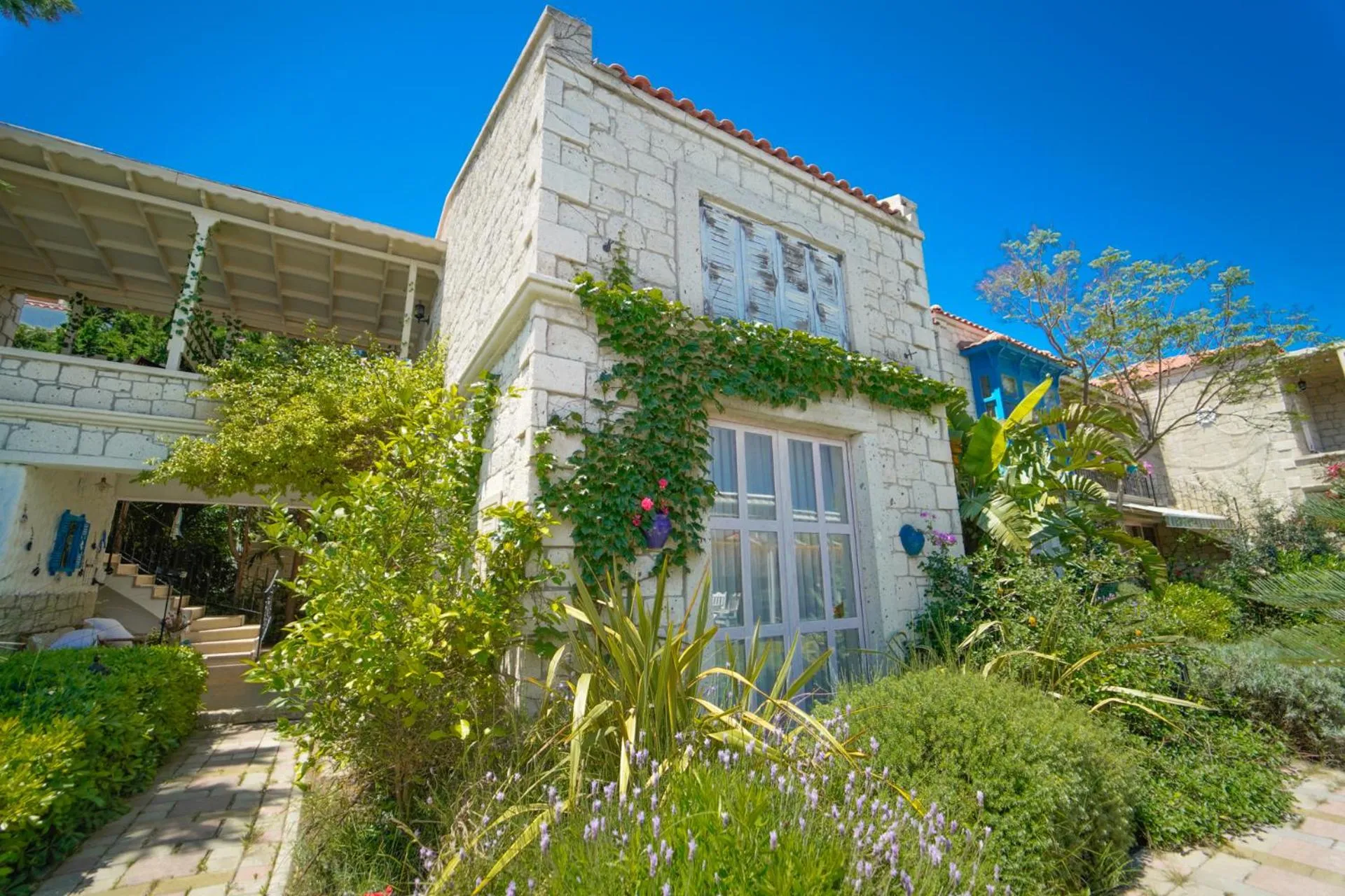 Garden view in Alacati Marina Palace