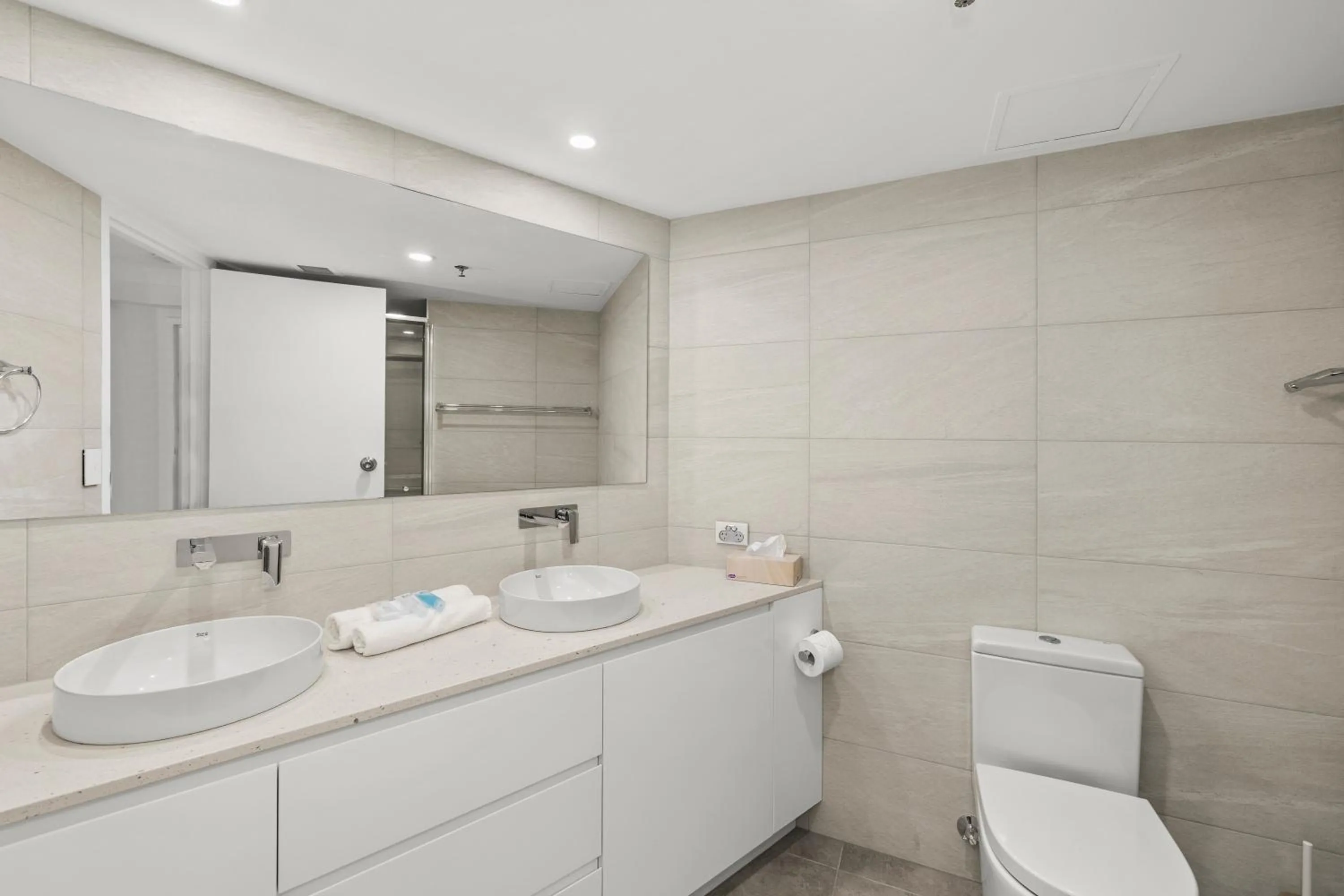 Shower in Gemini Court Holiday Apartments