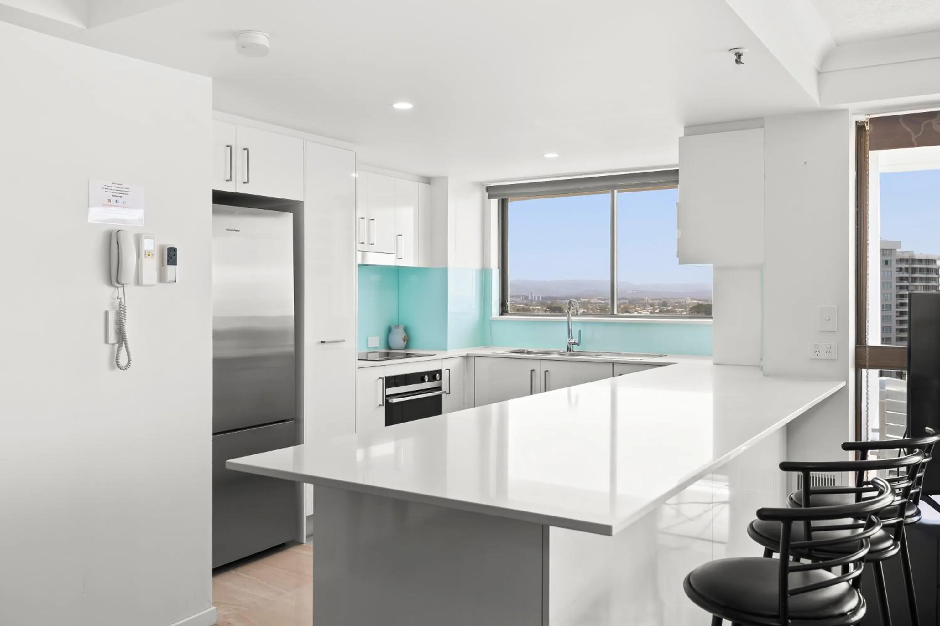 Kitchen or kitchenette in Gemini Court Holiday Apartments