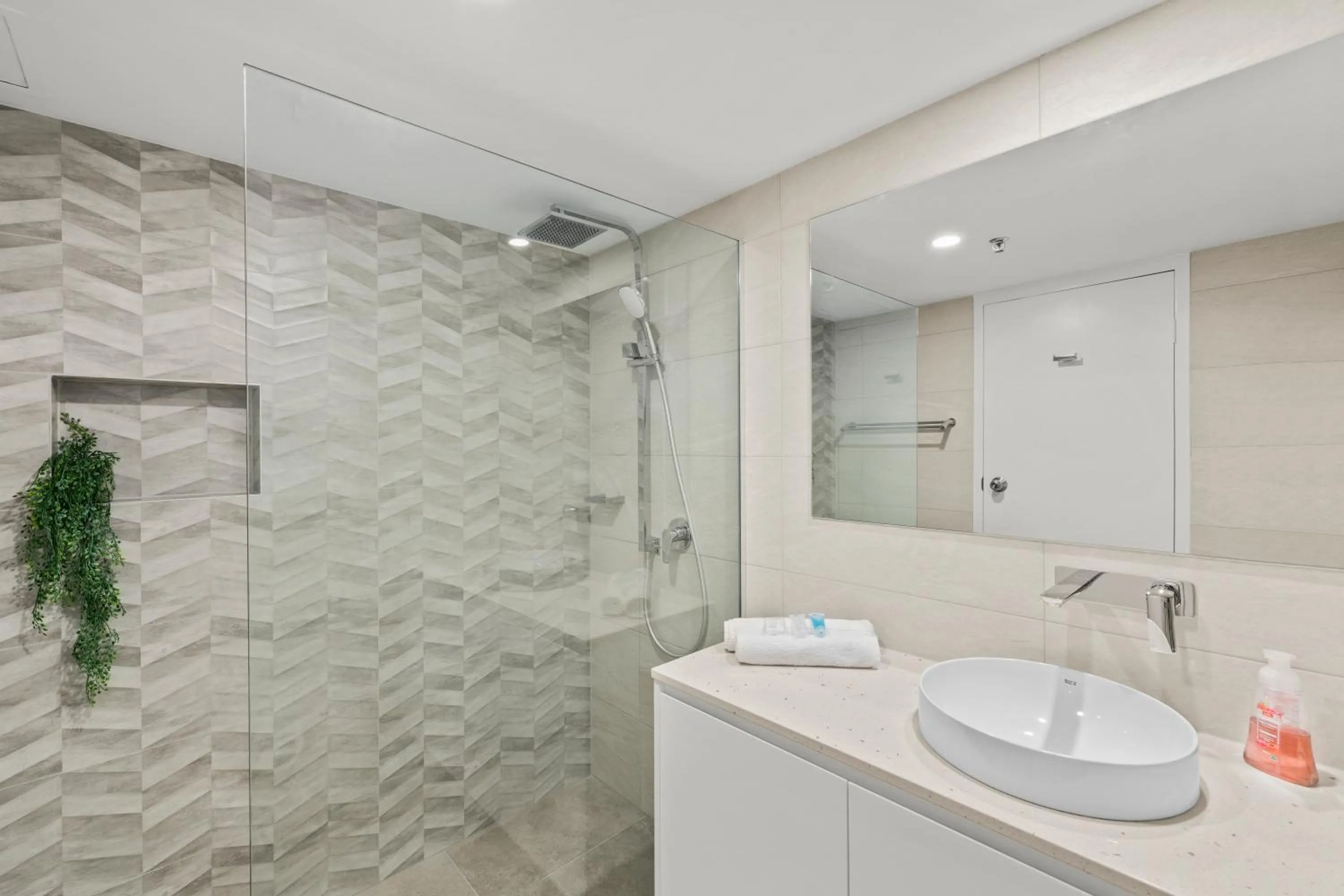 Shower in Gemini Court Holiday Apartments