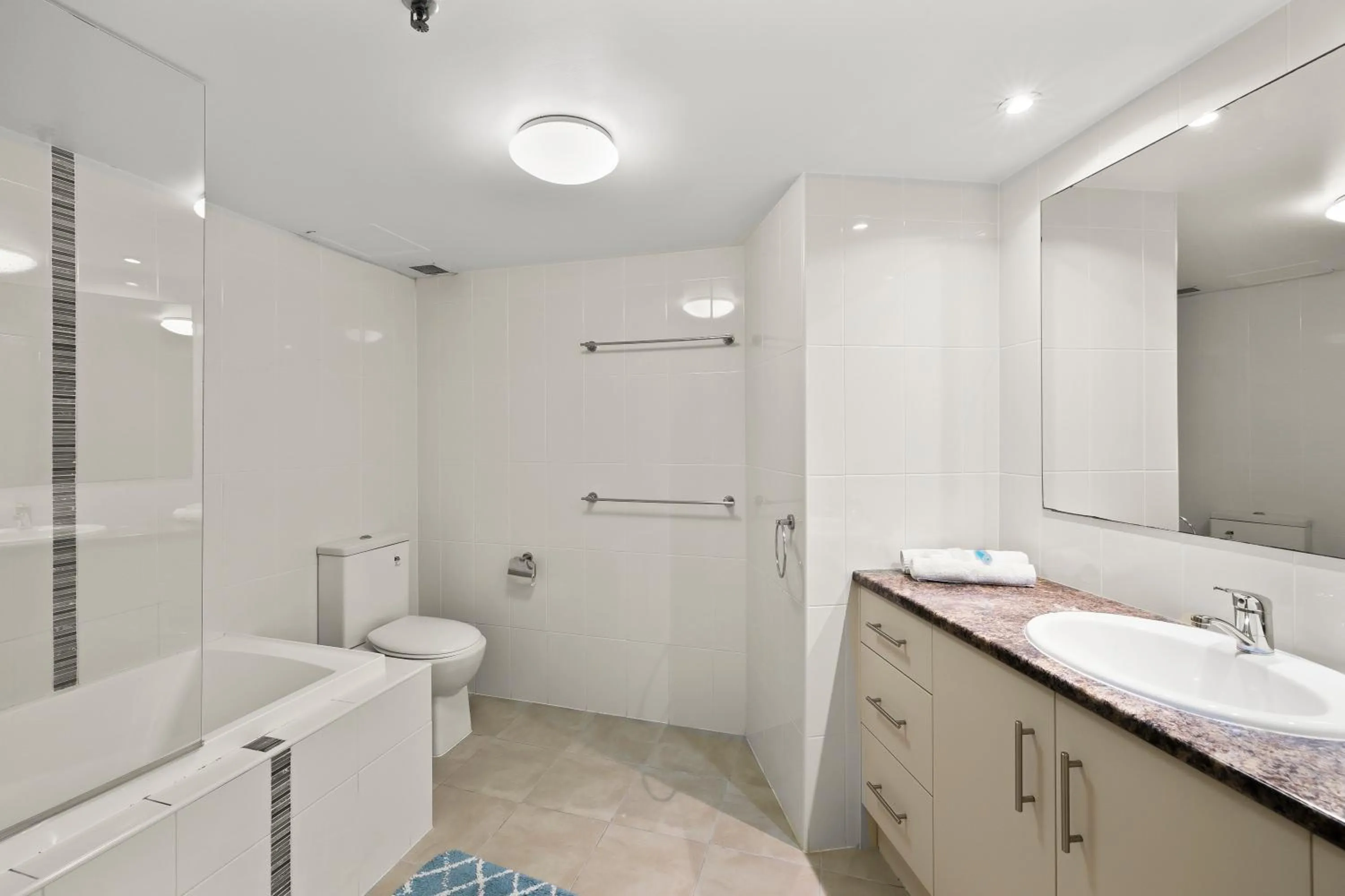 Toilet in Gemini Court Holiday Apartments