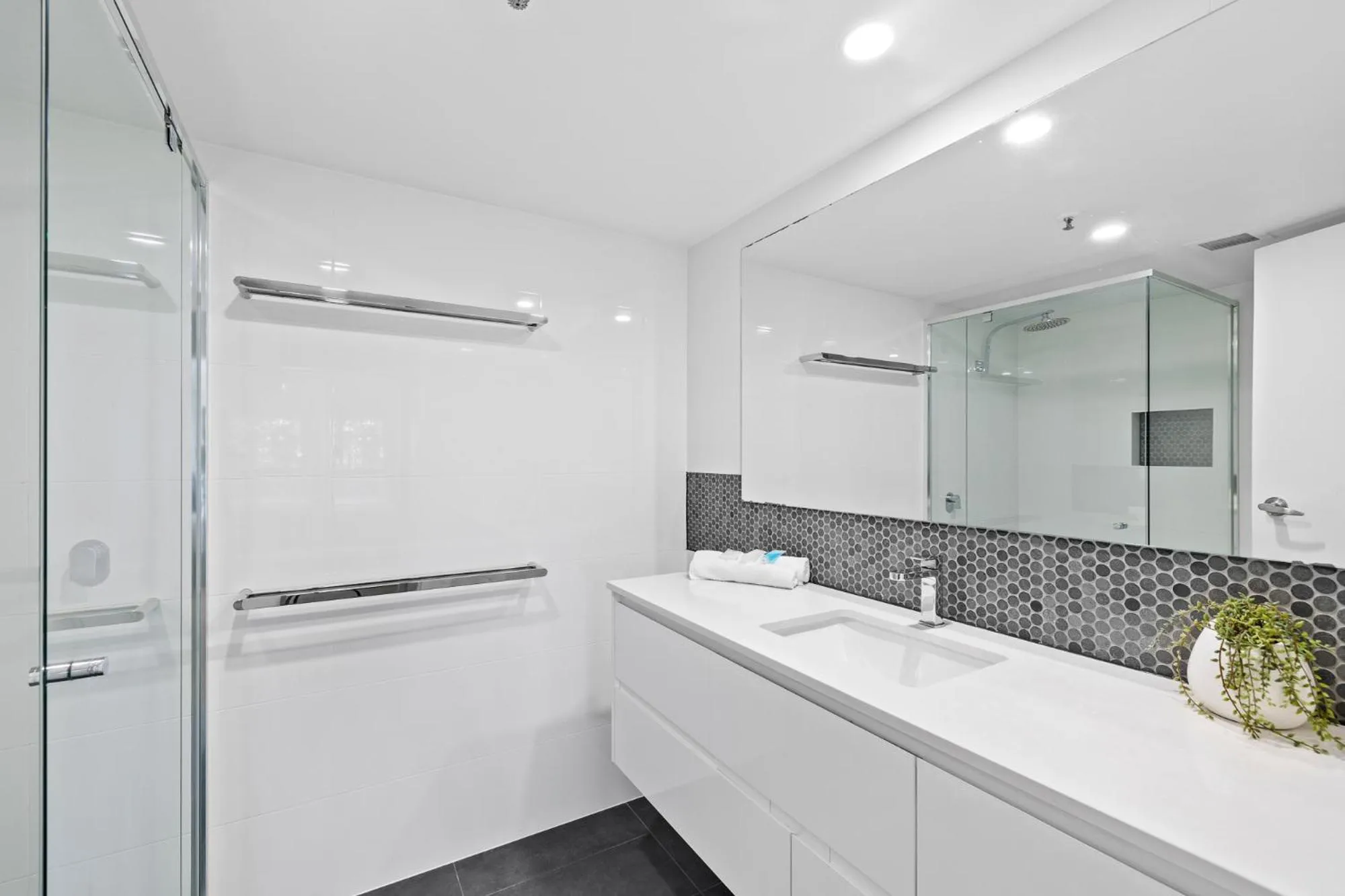 Shower in Gemini Court Holiday Apartments