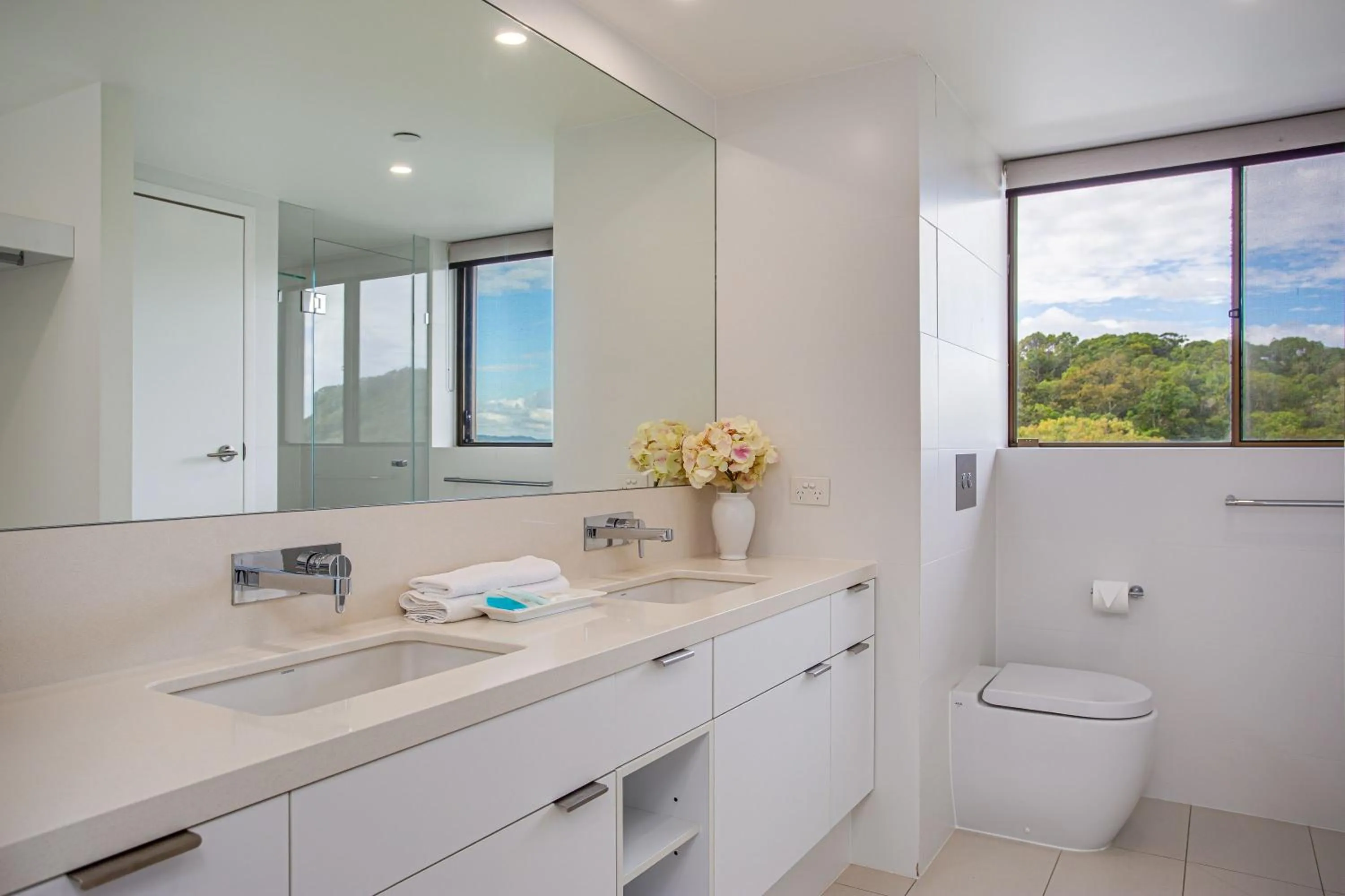 Shower in Gemini Court Holiday Apartments