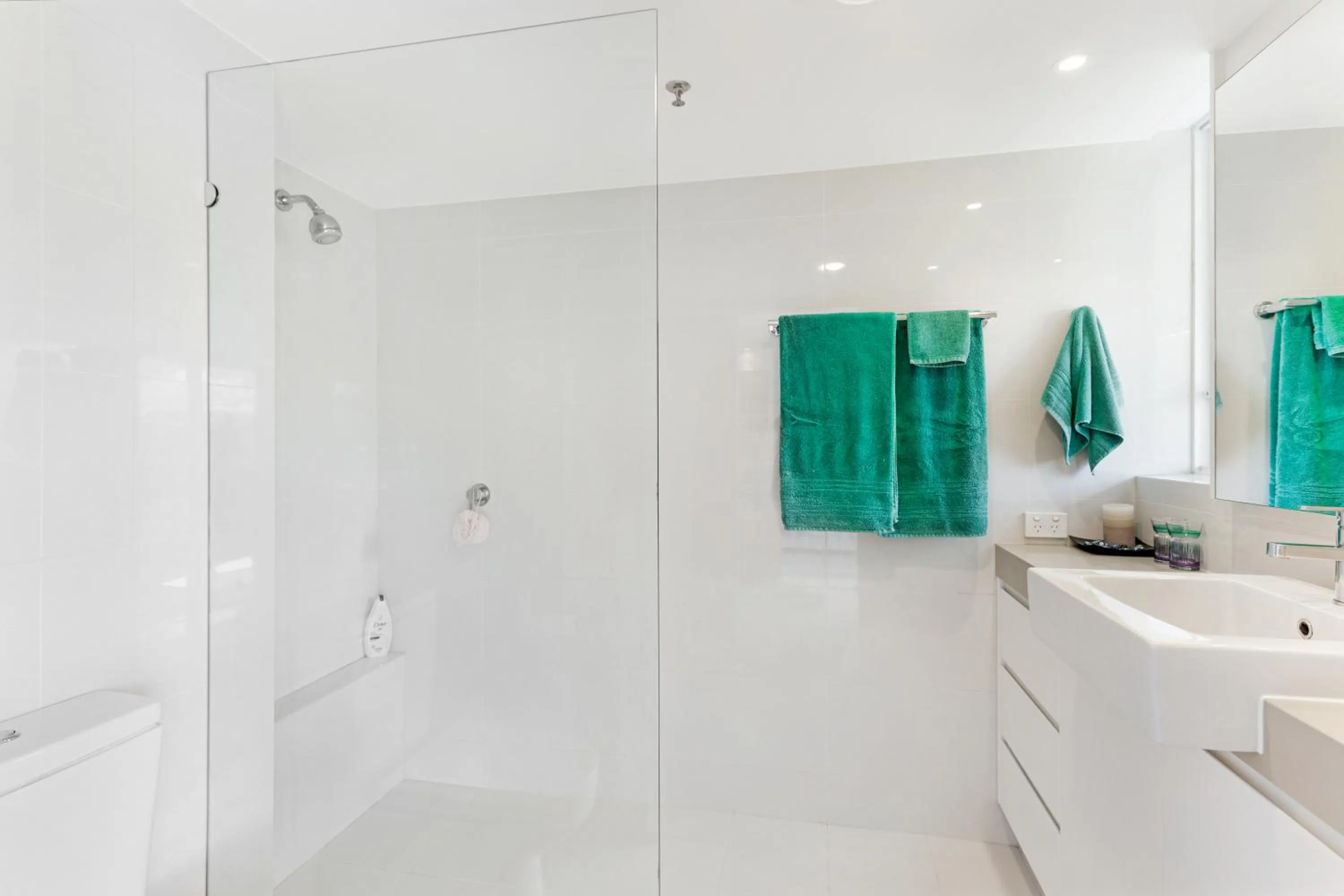 Shower in Gemini Court Holiday Apartments