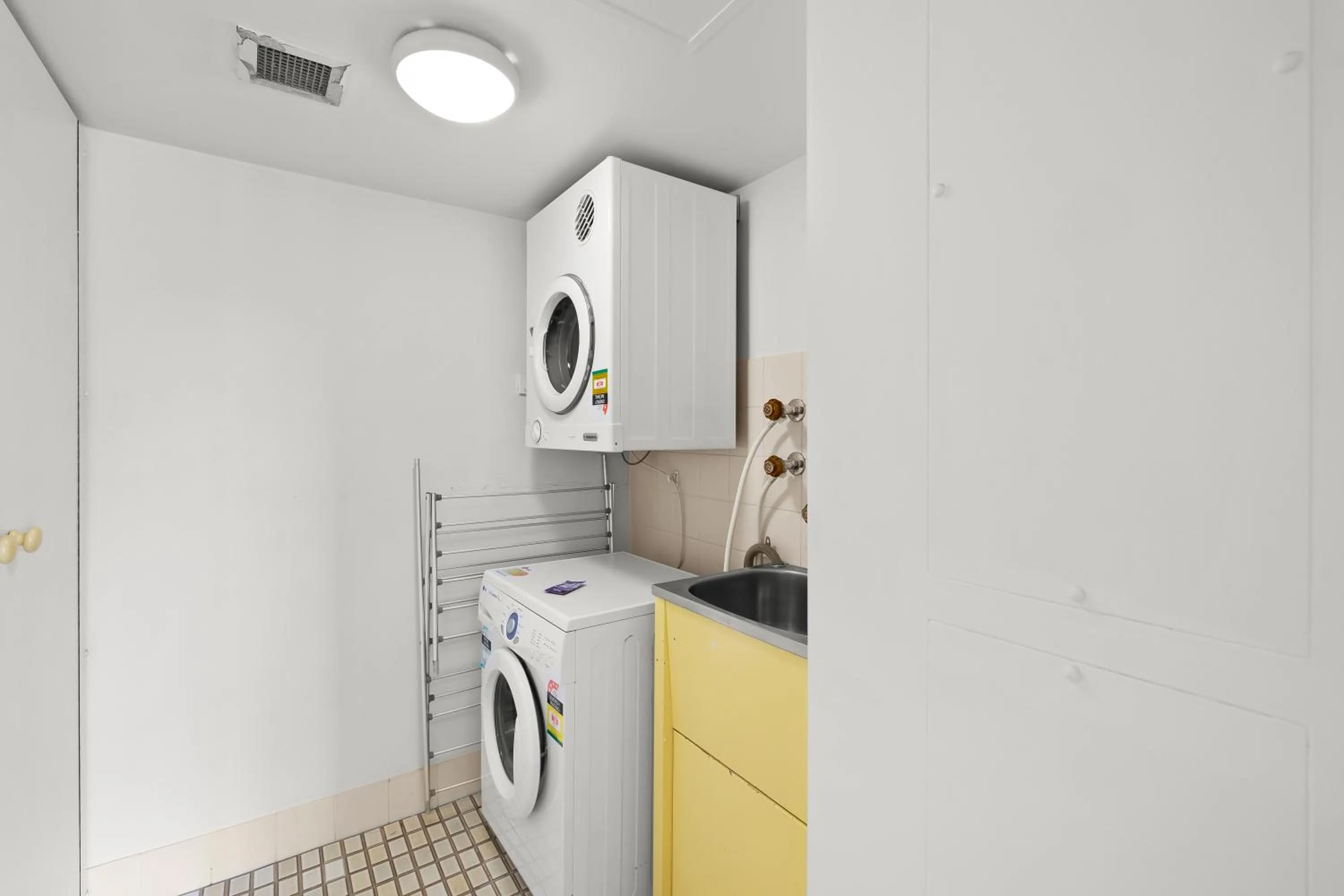 laundry in Gemini Court Holiday Apartments