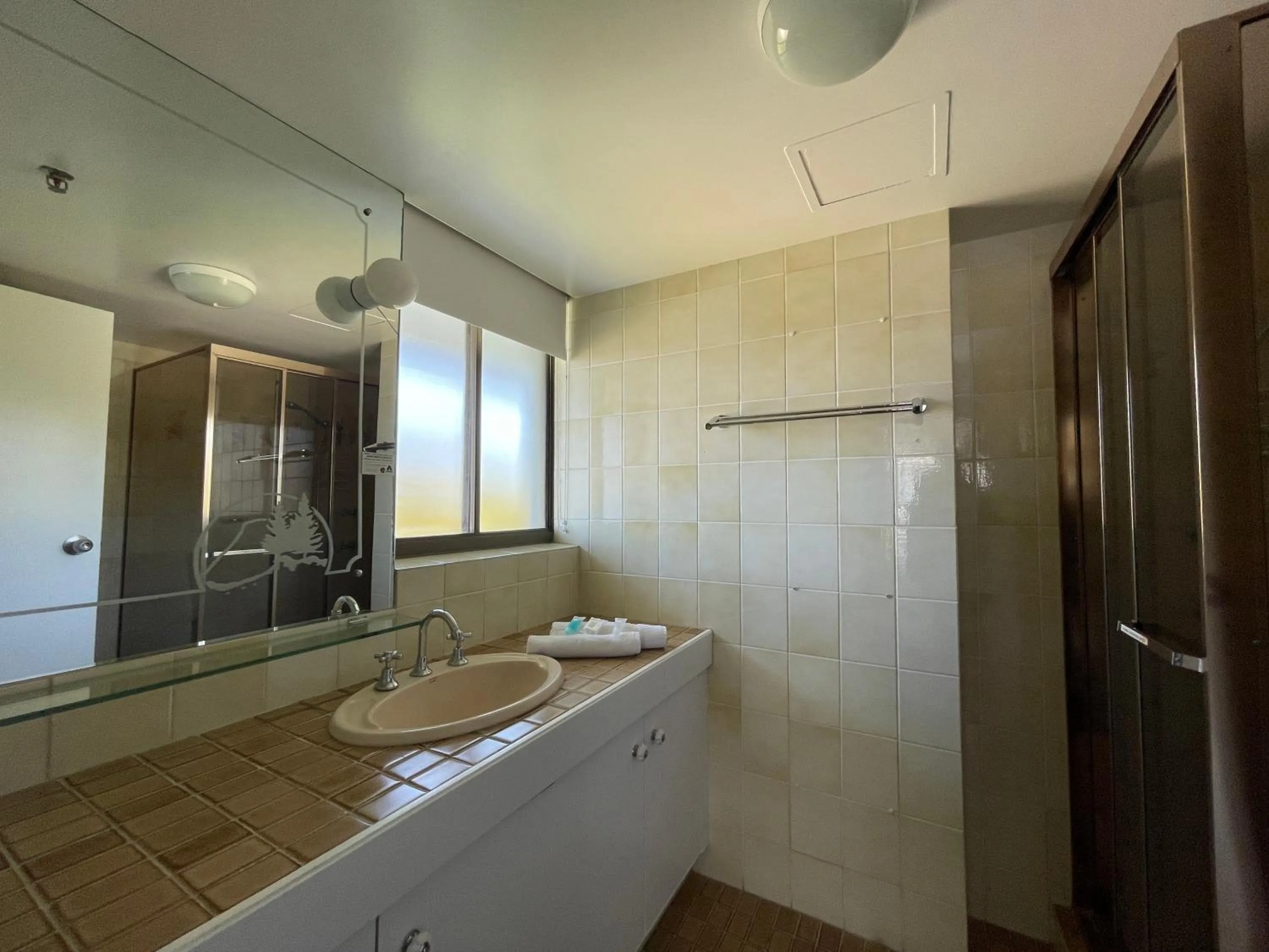 Shower in Gemini Court Holiday Apartments