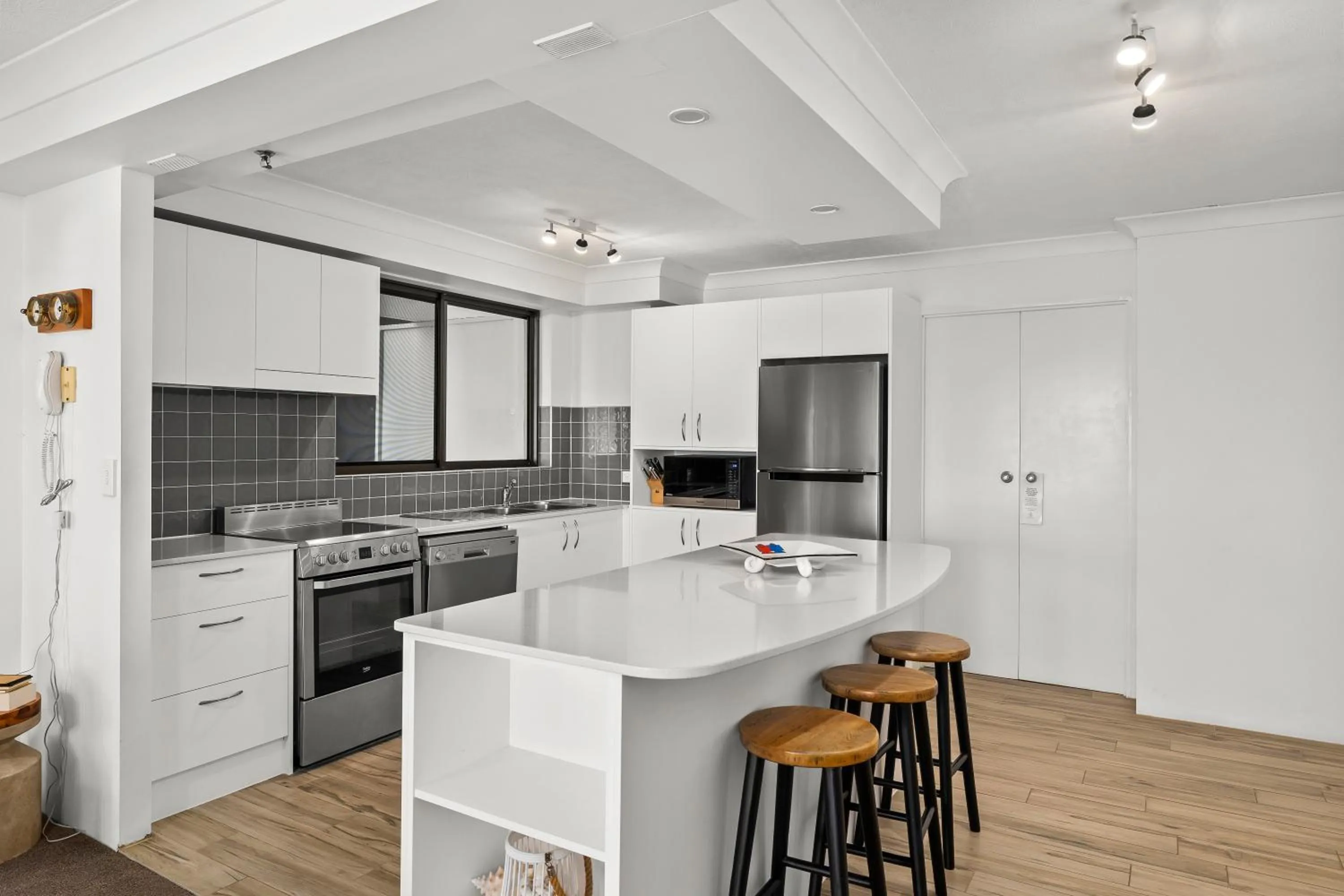 dishwasher in Gemini Court Holiday Apartments