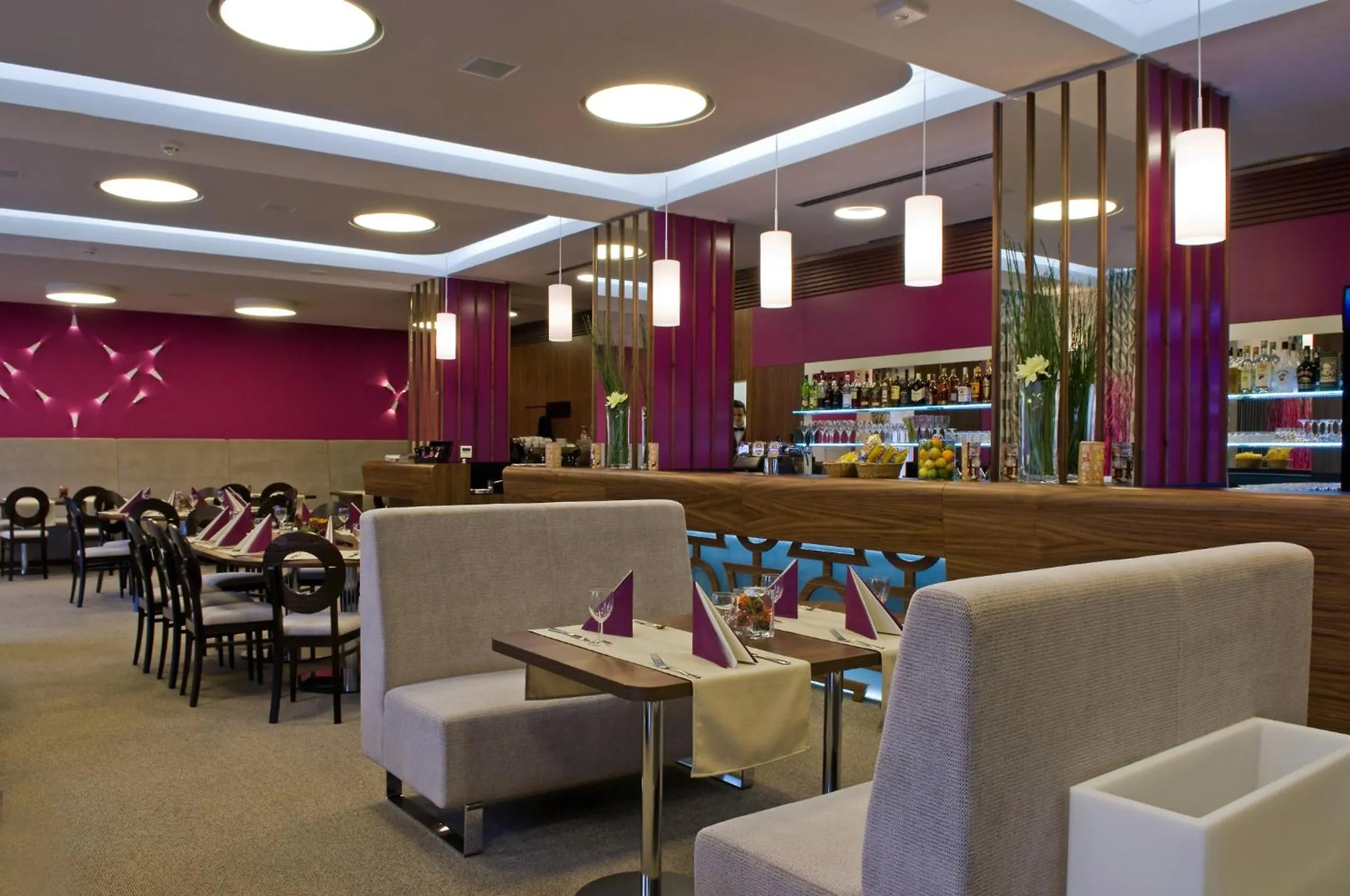 Restaurant/places to eat in Mini Hotel Akord