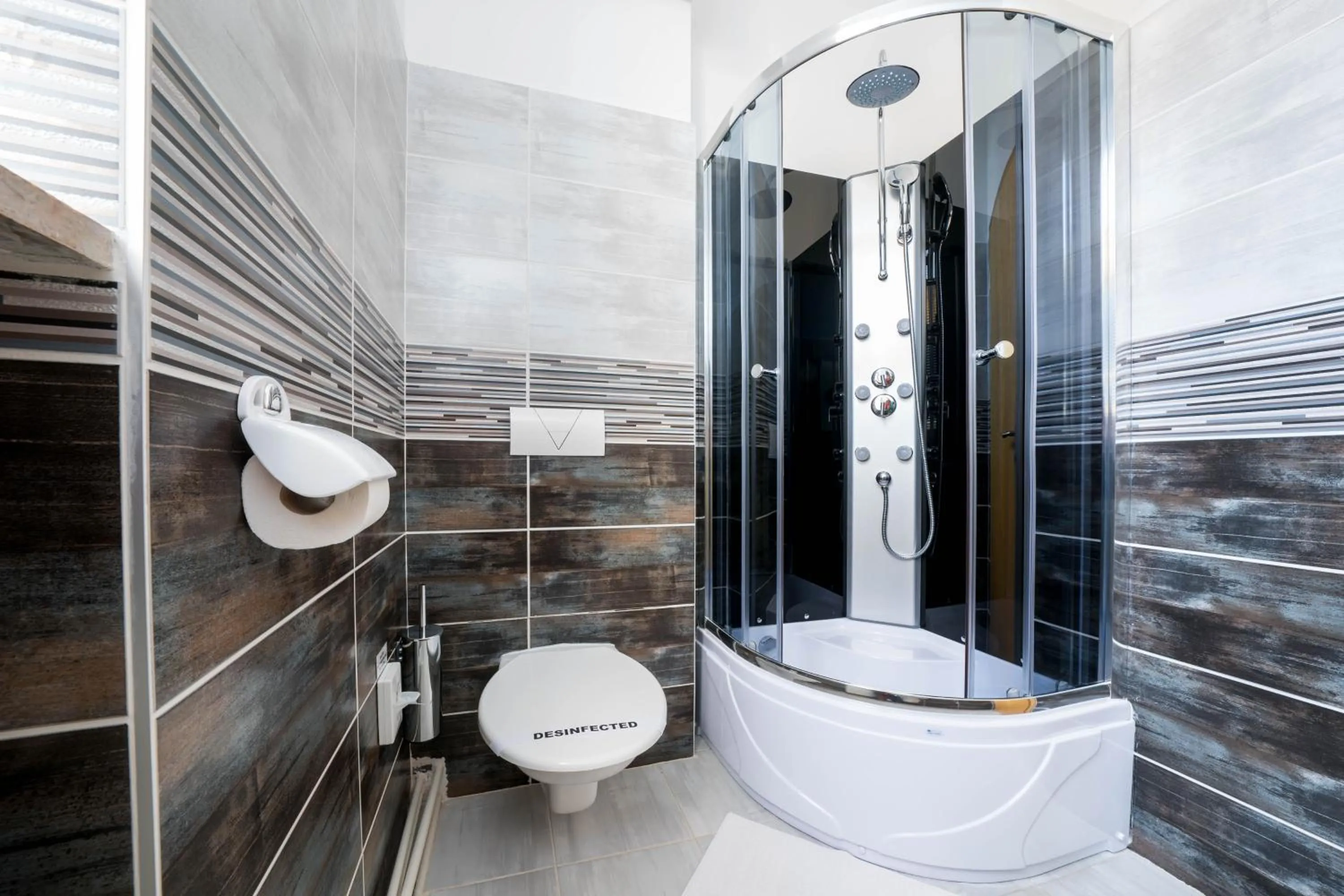 Shower in Mini Hotel Akord