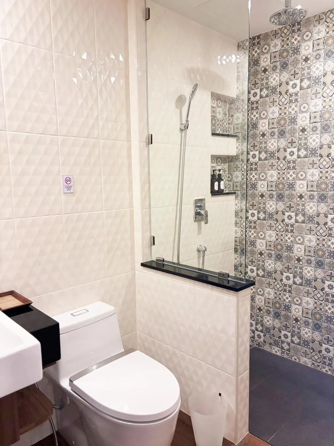 Toilet in Patra Phrasing Boutique Hotel