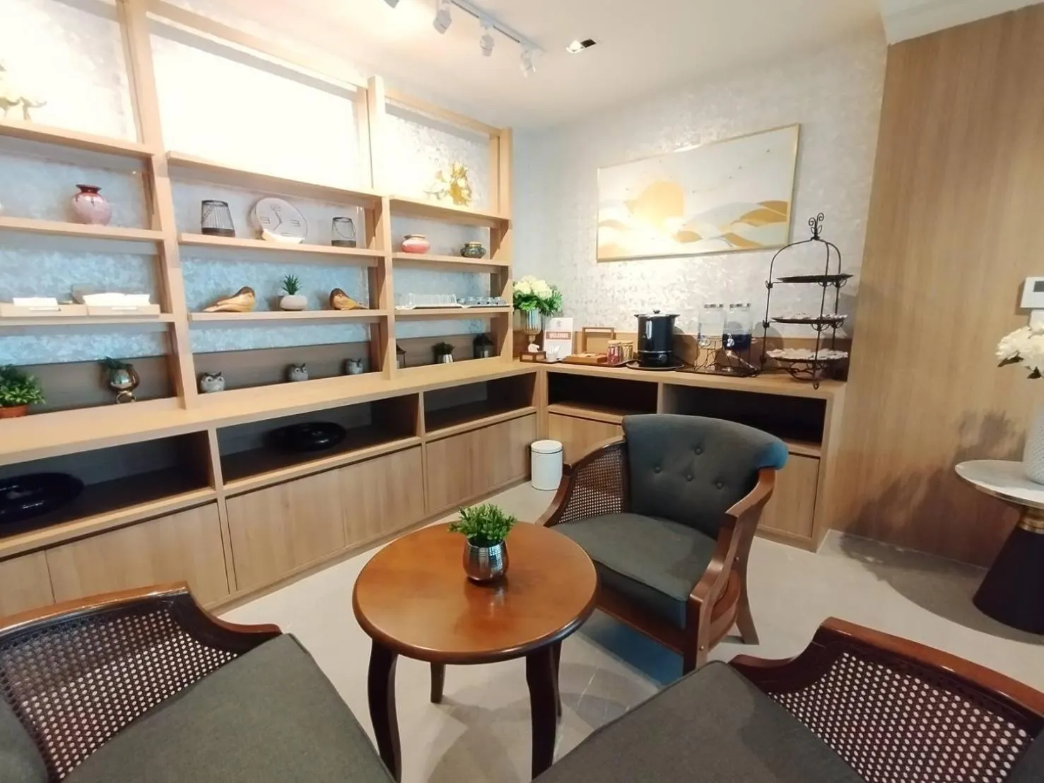 Communal lounge/ TV room in Patra Phrasing Boutique Hotel