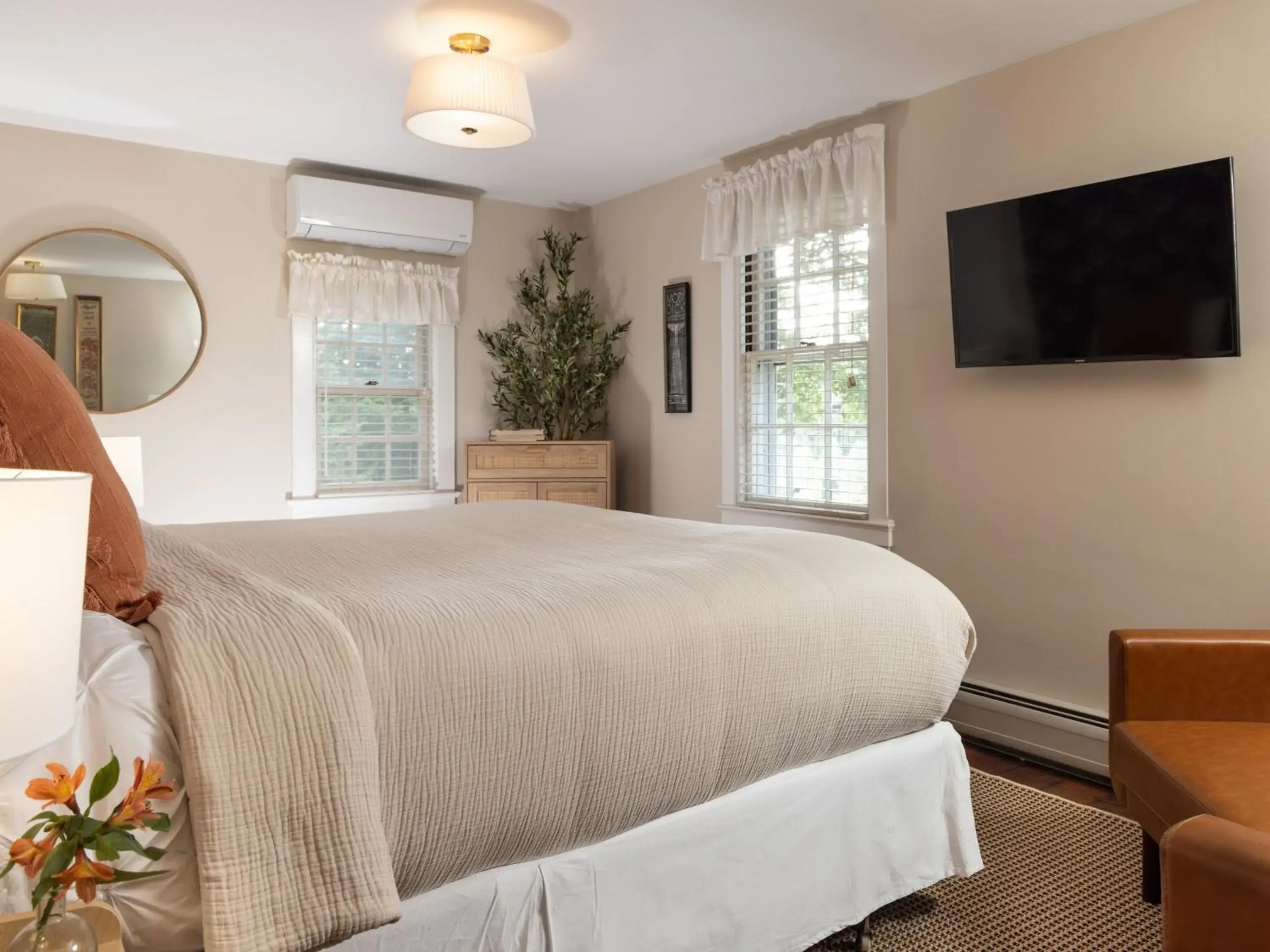 King Room or Two Twin Beds - Zachary in Devonfield Inn King Room or Two Twin Beds - Zachary in Devonfield Inn