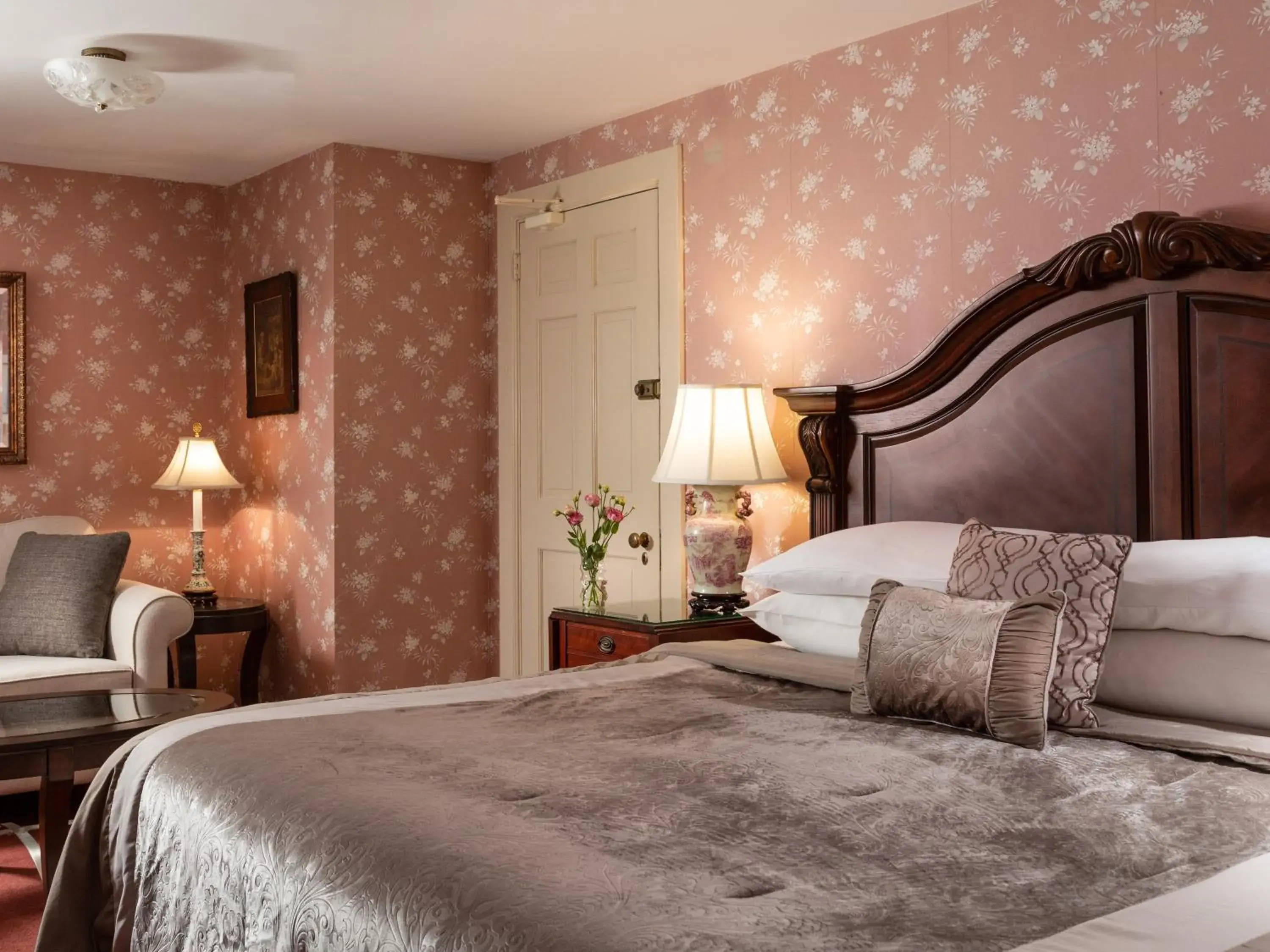 King Room in Devonfield Inn King Room in Devonfield Inn