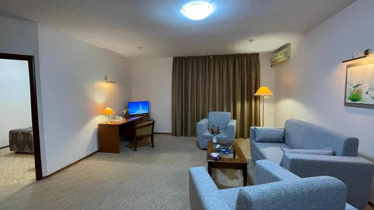 Communal lounge/ TV room in Tengri Hotel