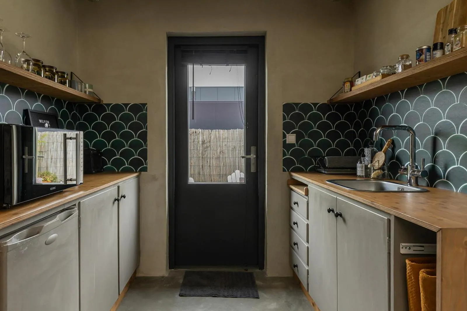 Kitchen or kitchenette in De oude slaght- luxe suite met buitensauna