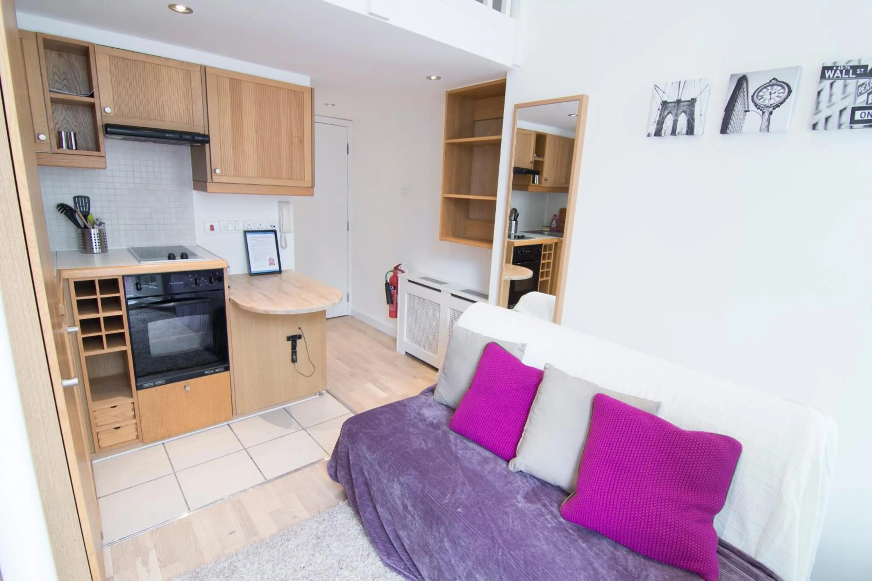 Kitchen or kitchenette in Fairholme Studios