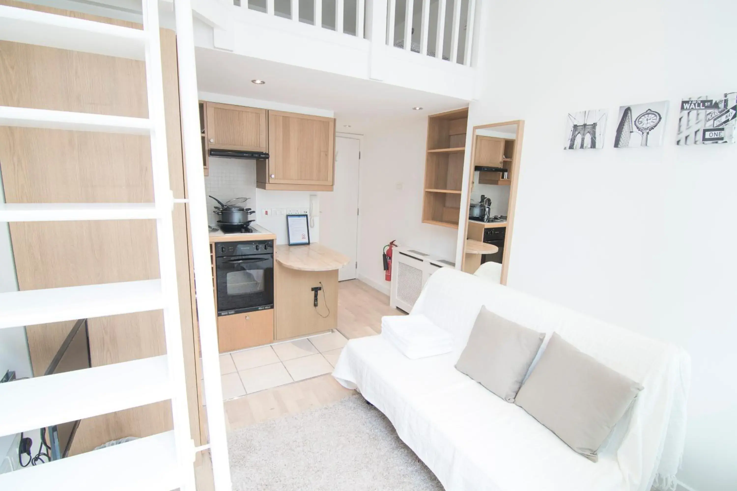 Duplex Apartment in Fairholme Studios Duplex Apartment in Fairholme Studios