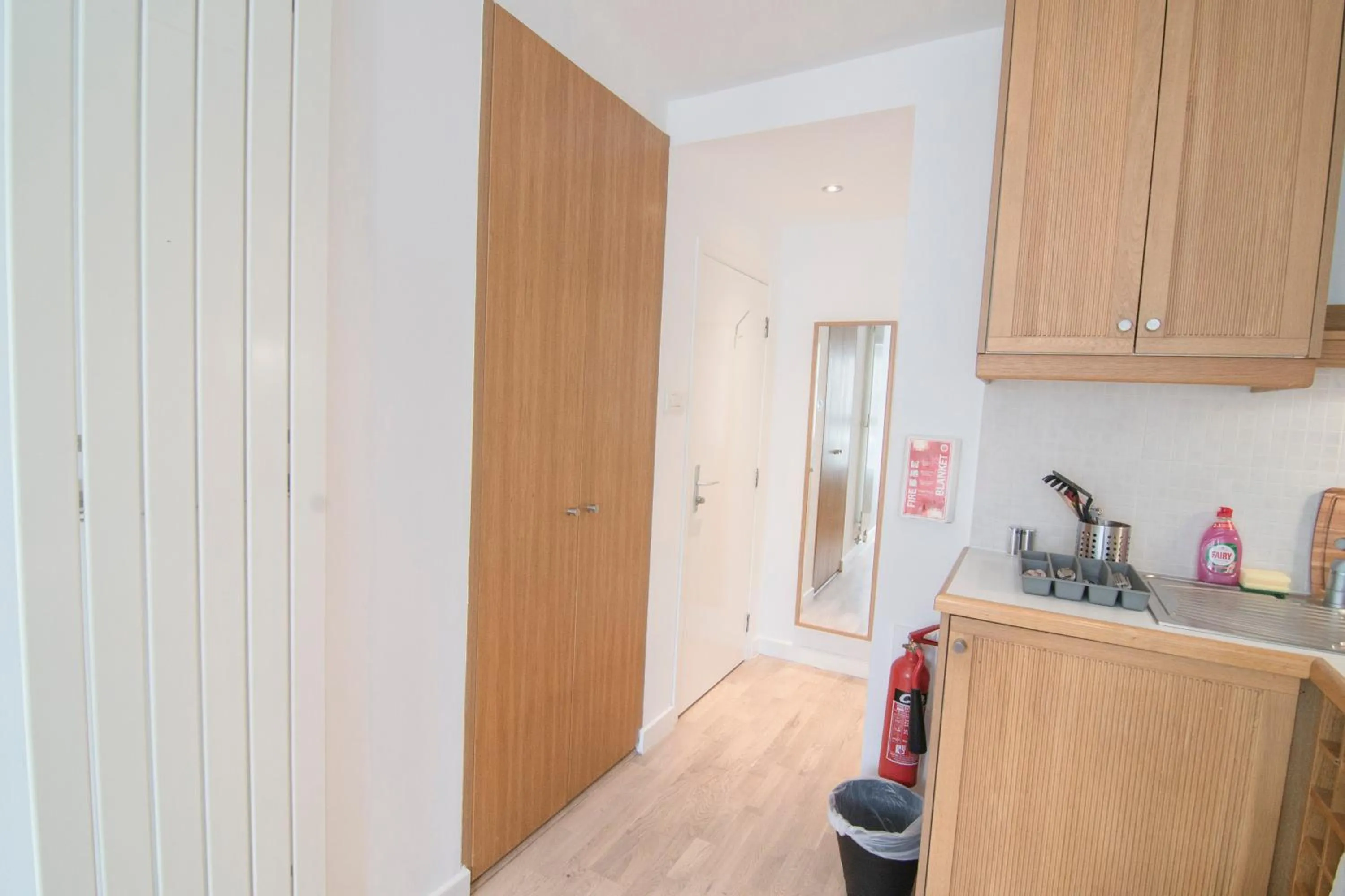 Kitchen or kitchenette in Fairholme Studios