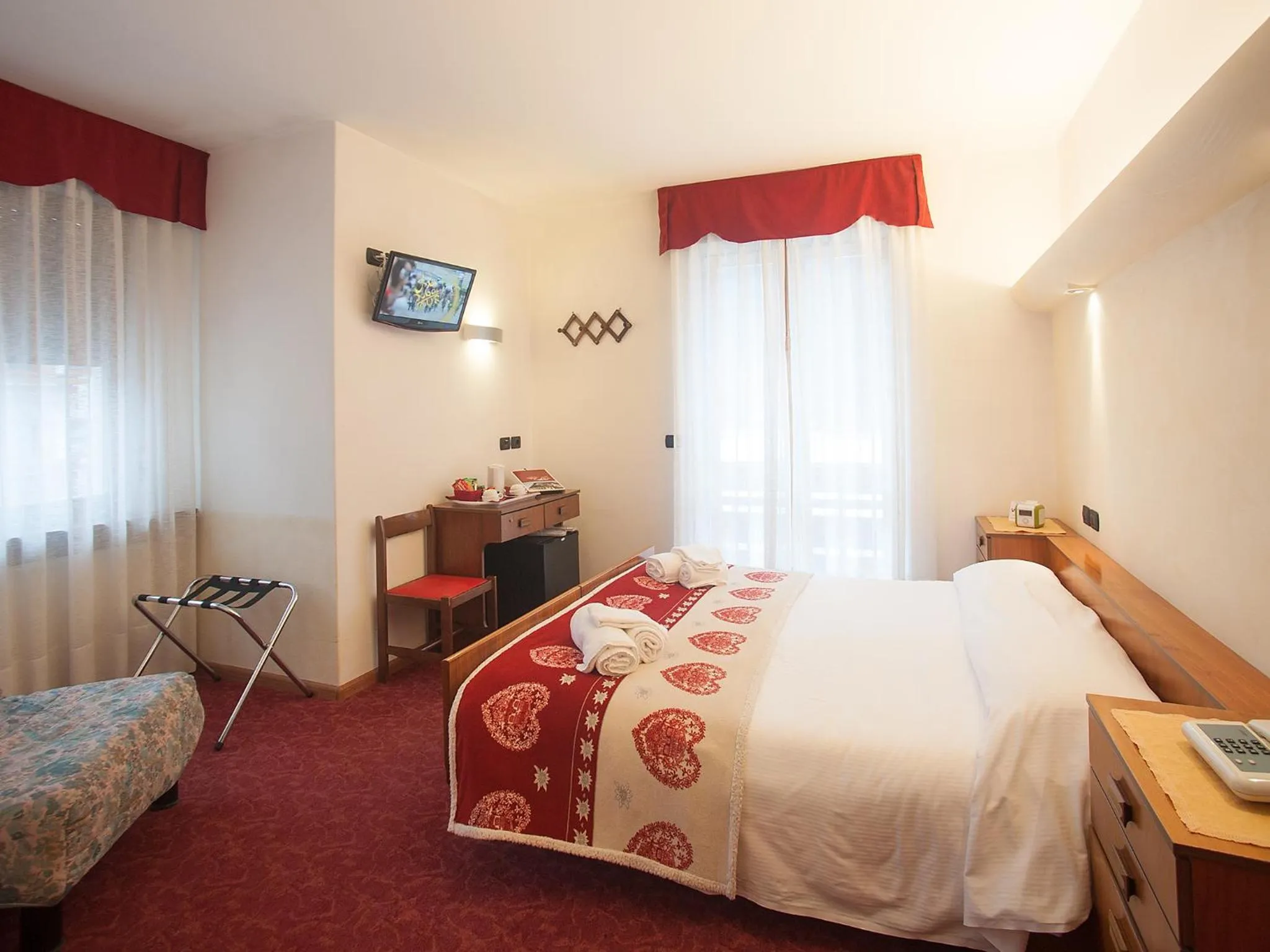 Photo of the whole room, Bed in Hotel Stella Alpina