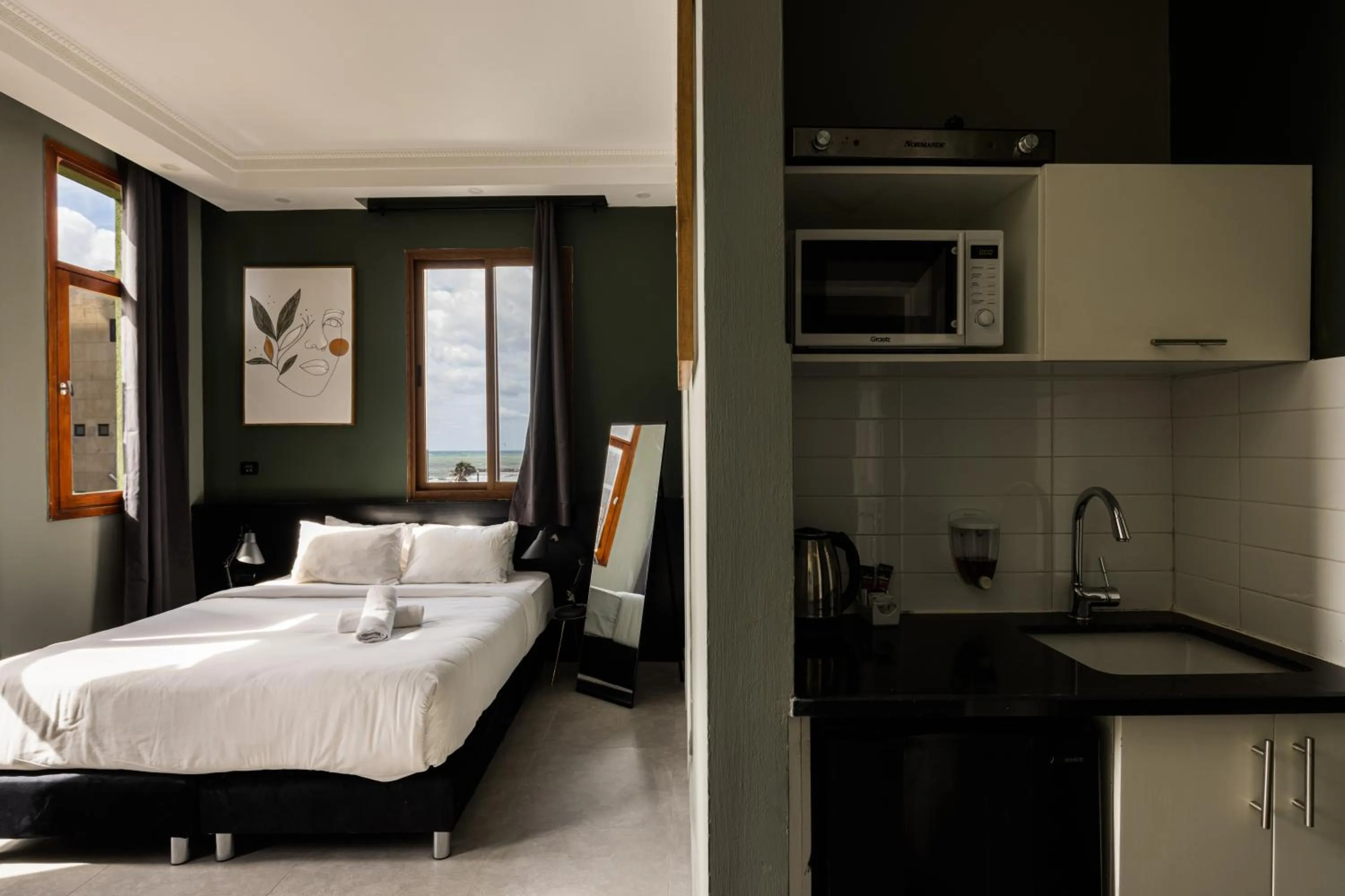 Kitchen or kitchenette, Bed in Residence Suites BY RAPHAEL HOTELS
