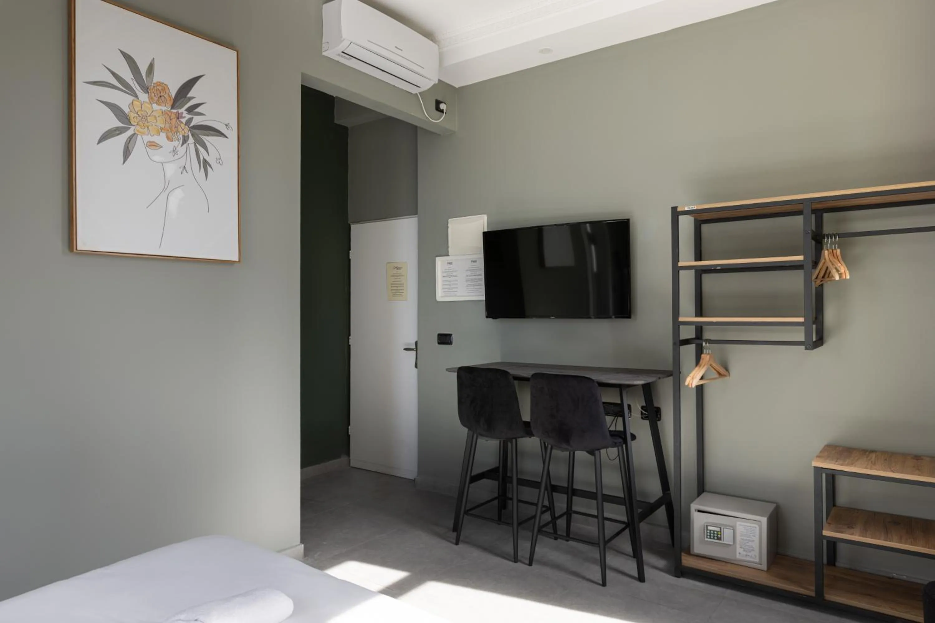 Photo of the whole room, Bed in Residence Suites BY RAPHAEL HOTELS