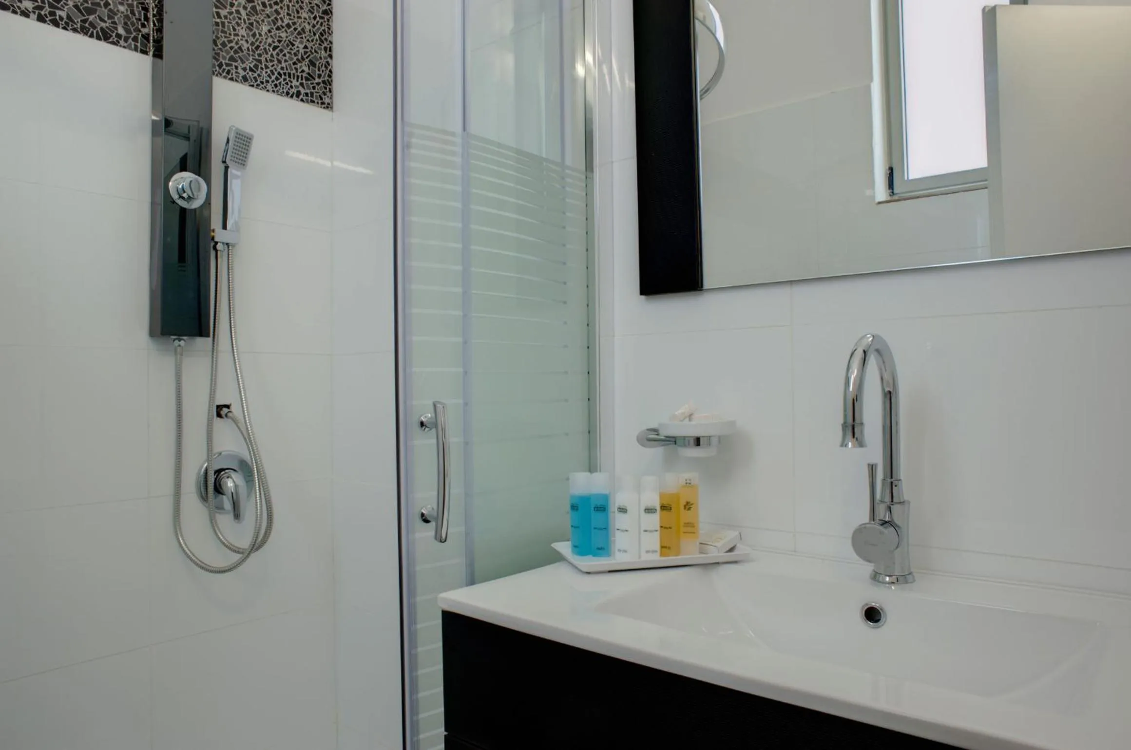 Bathroom in Residence Suites BY RAPHAEL HOTELS