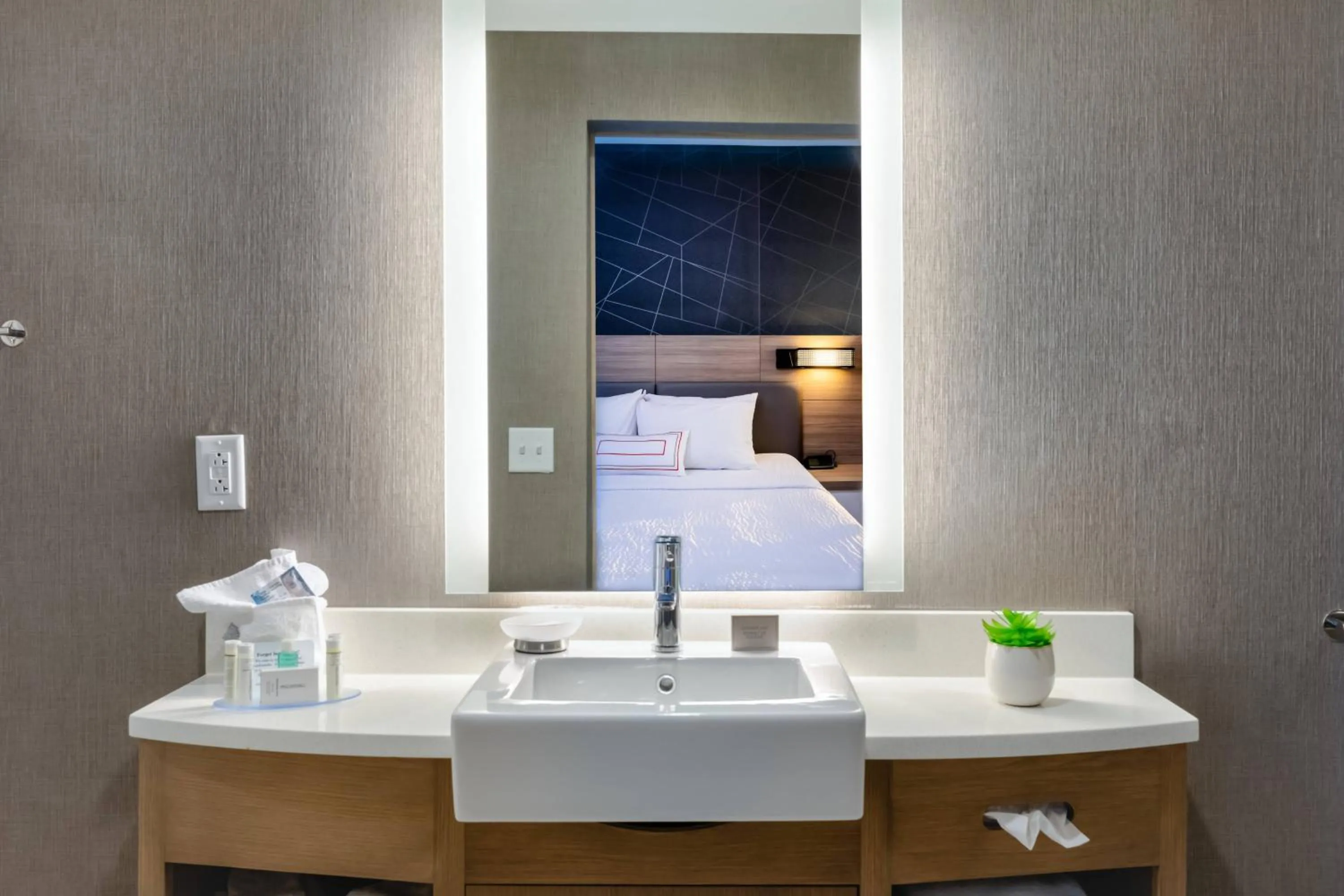 Photo of the whole room in SpringHill Suites by Marriott Chattanooga South/Ringgold