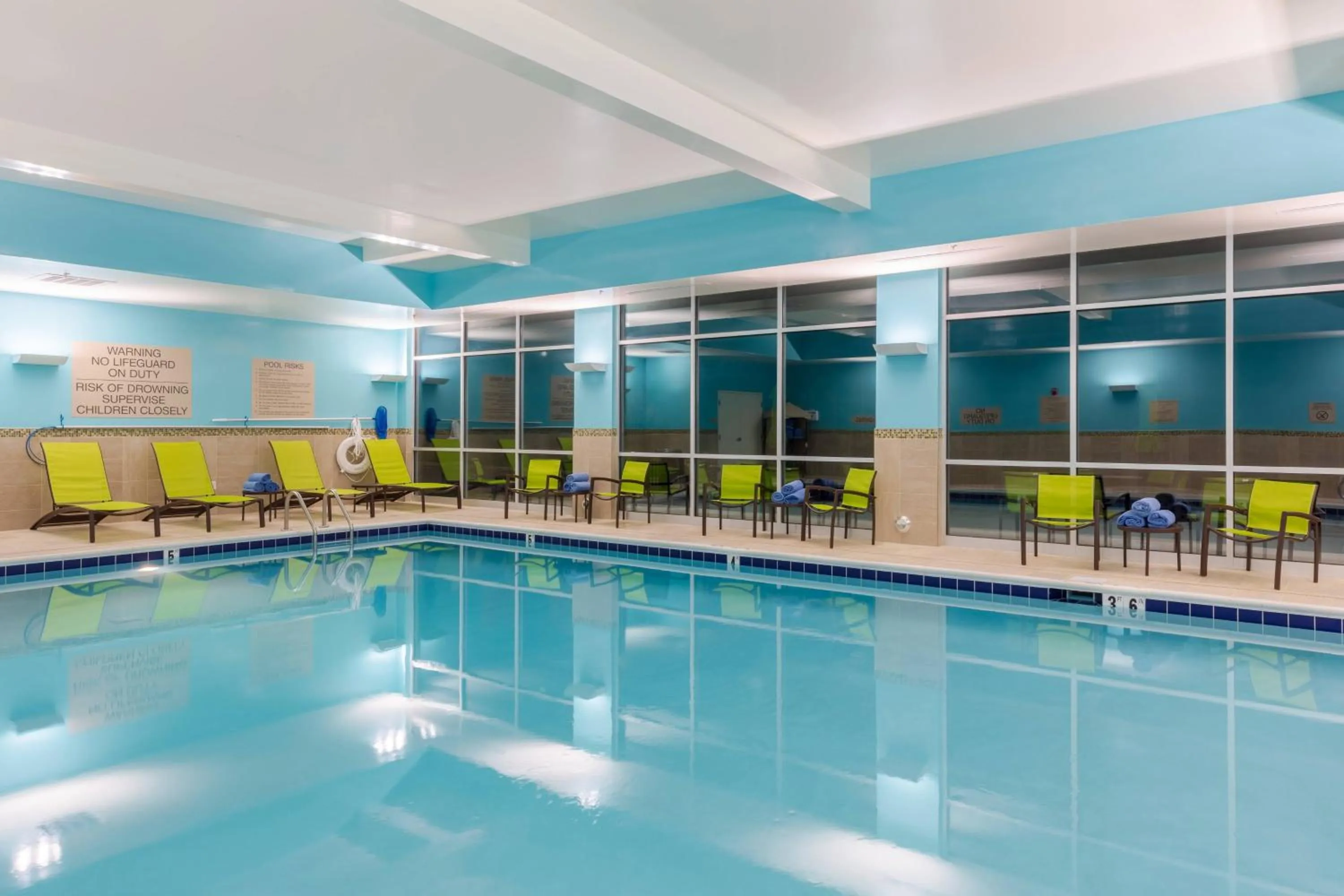 Swimming pool in SpringHill Suites by Marriott Chattanooga South/Ringgold
