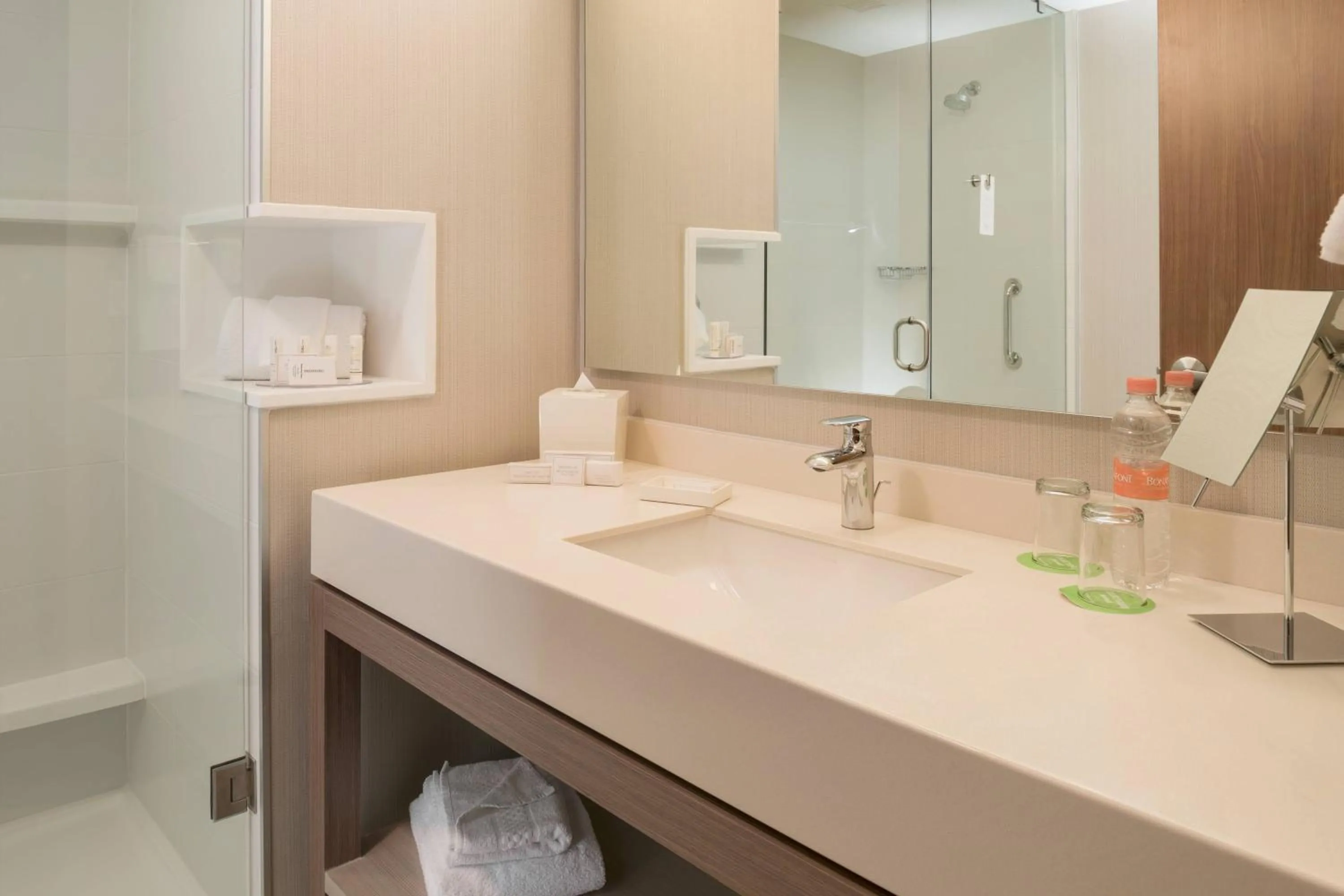 Bathroom in Courtyard by Marriott Ciudad Juarez