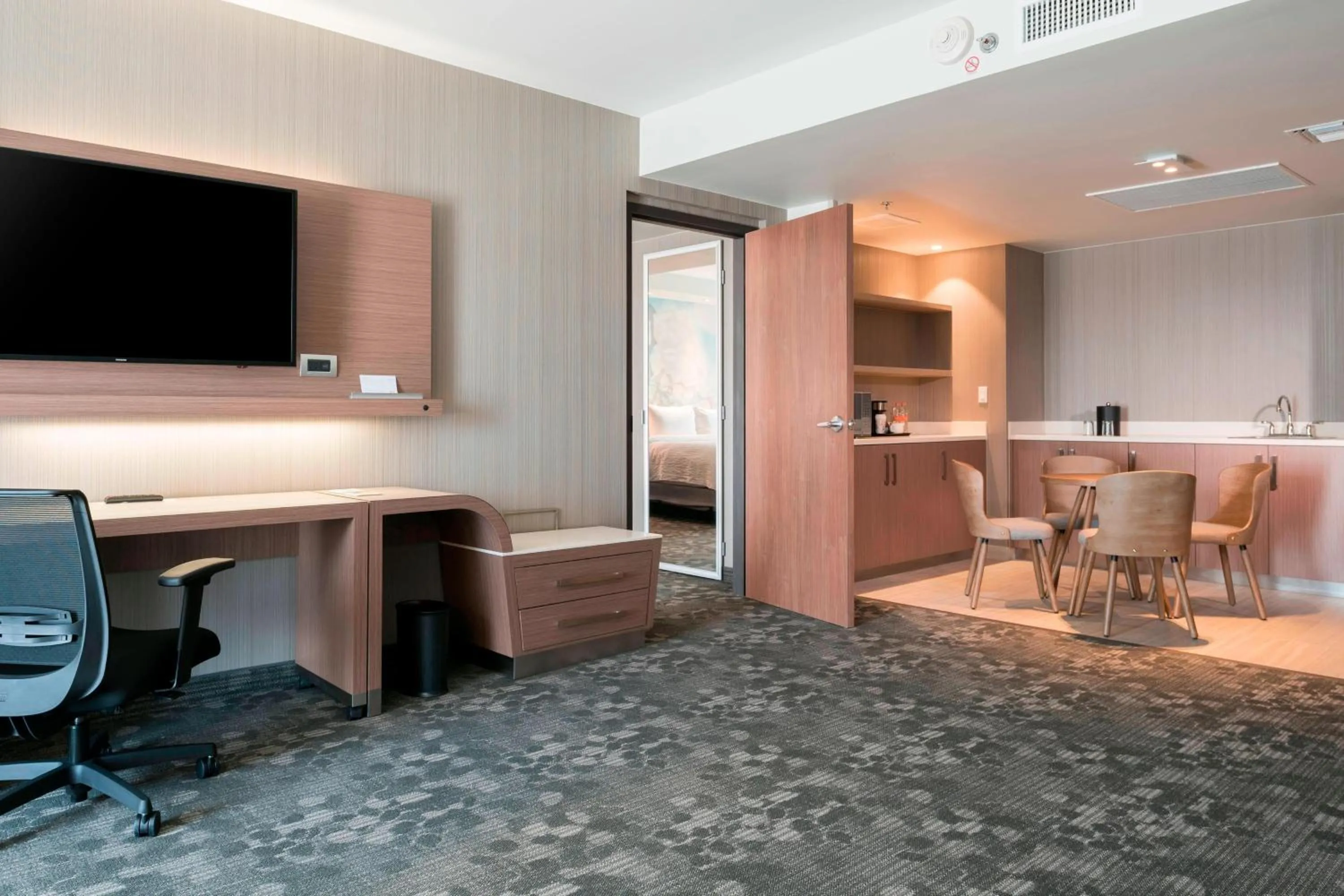 Living room in Courtyard by Marriott Ciudad Juarez