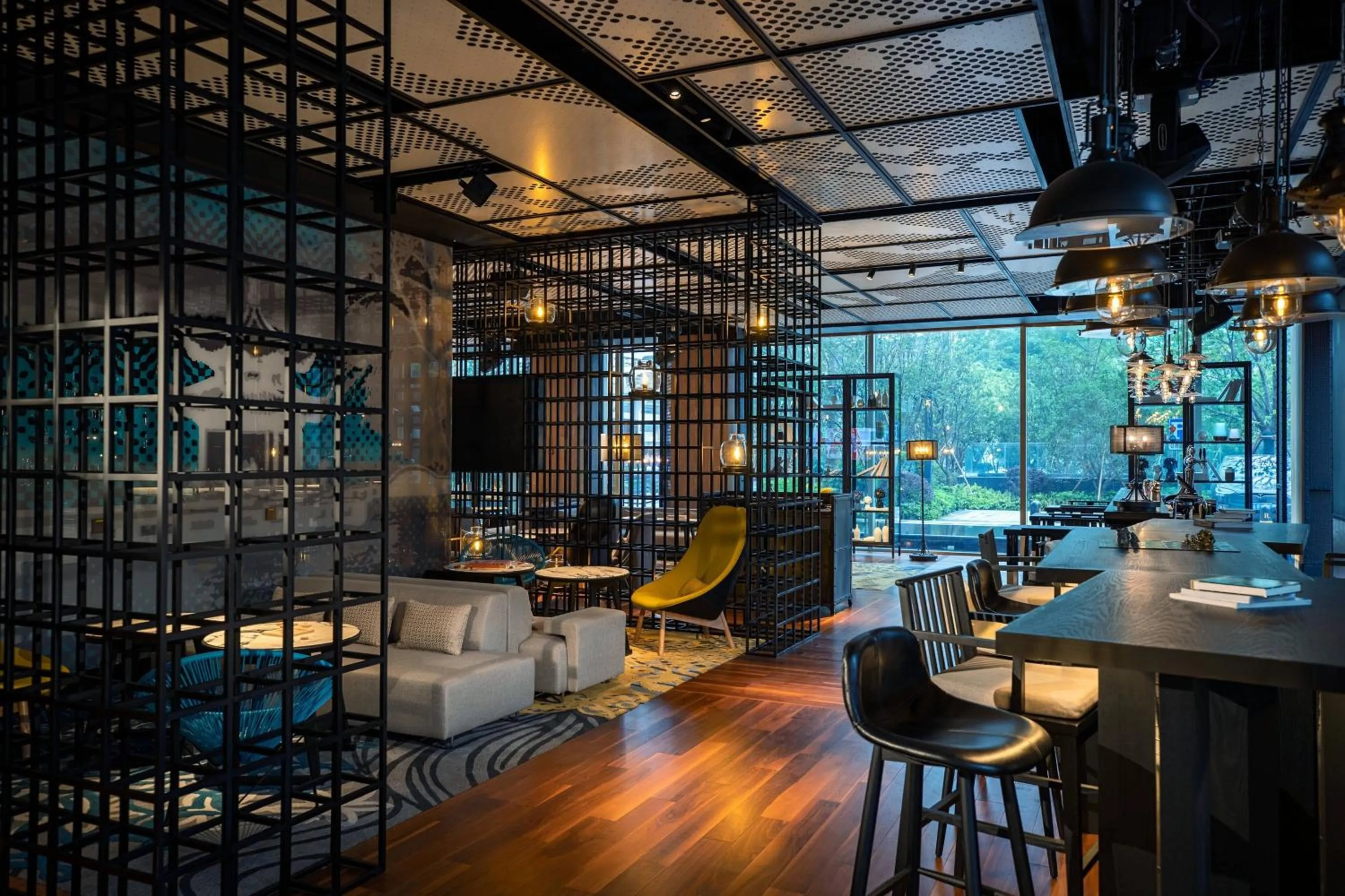 Lounge or bar in Renaissance Hangzhou Northeast