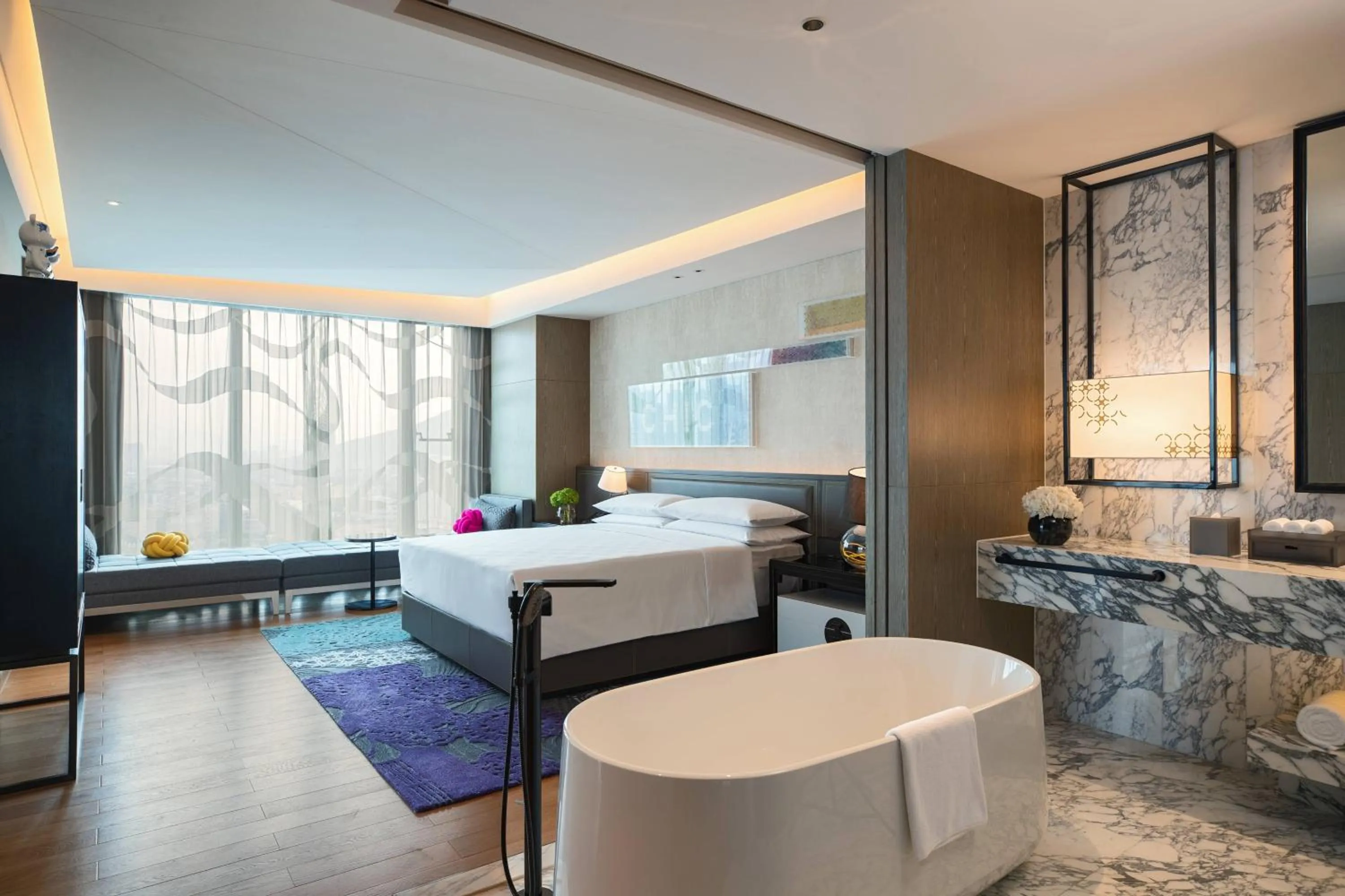 Lounge or bar, Bed in Renaissance Hangzhou Northeast
