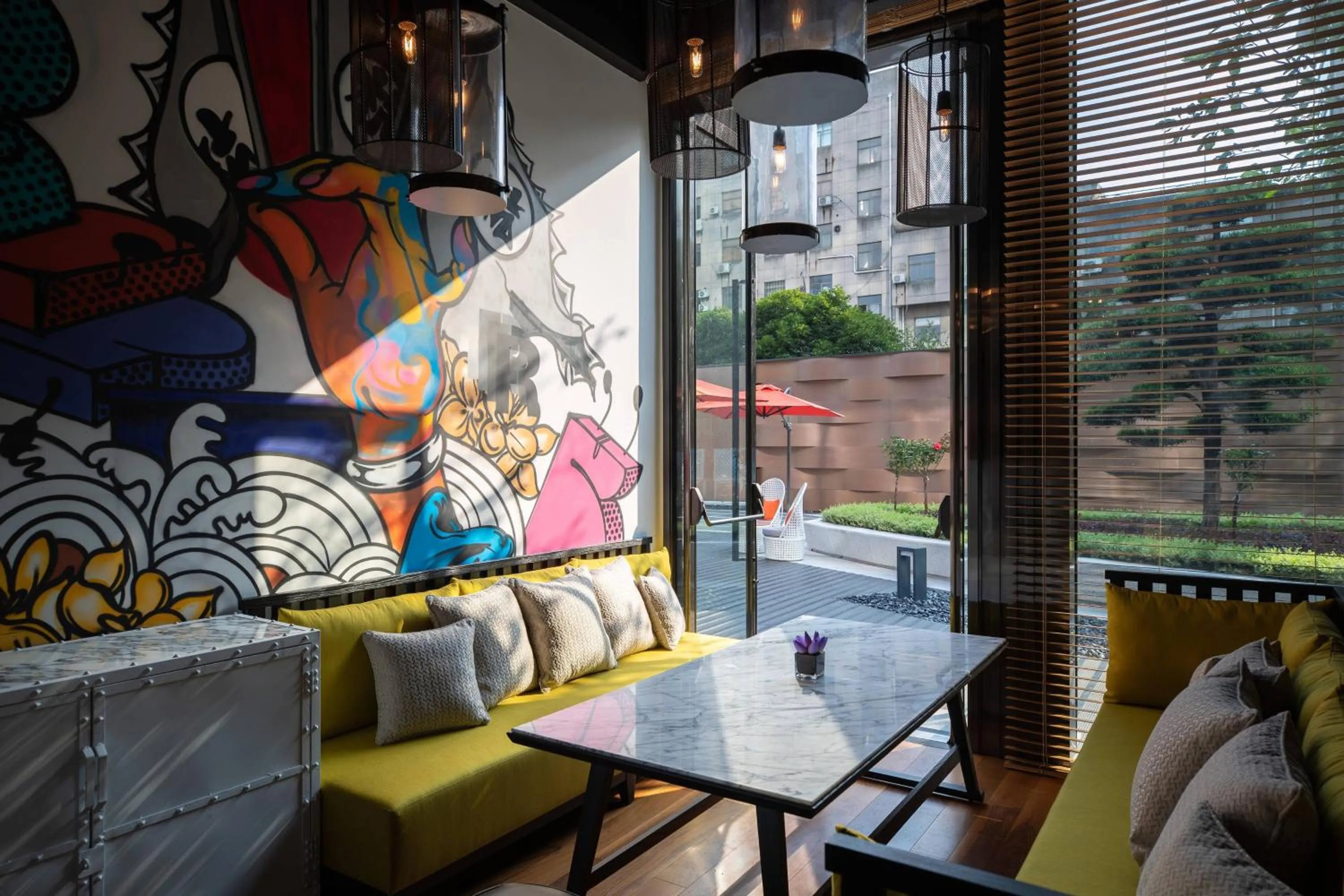 Lounge or bar in Renaissance Hangzhou Northeast