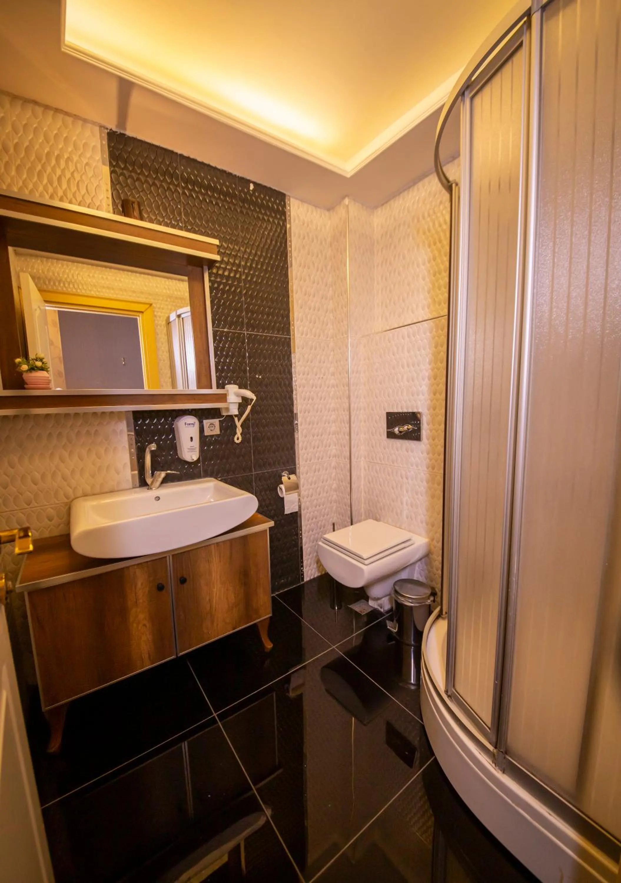 Shower in Royal Garden Suite and Hotel