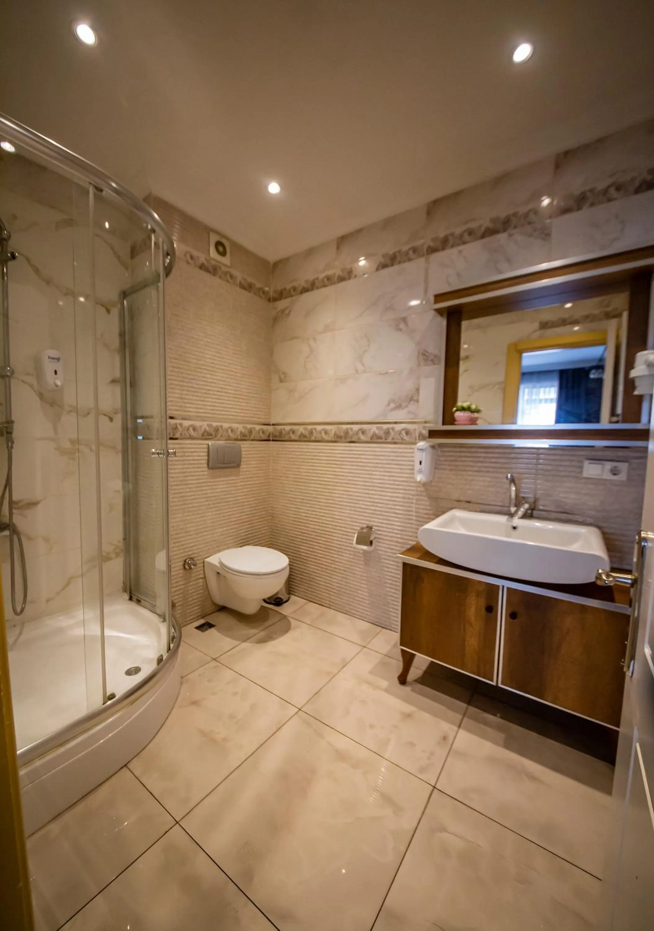 Shower in Royal Garden Suite and Hotel